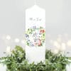 Auf dem Bild ist das Produkt: weiße Taufkerze Kerze zur Taufe oder Geburt Blumenkranz Häschen mit Name Datum Taufspruch zum Preis von €5.9 abgebildet.