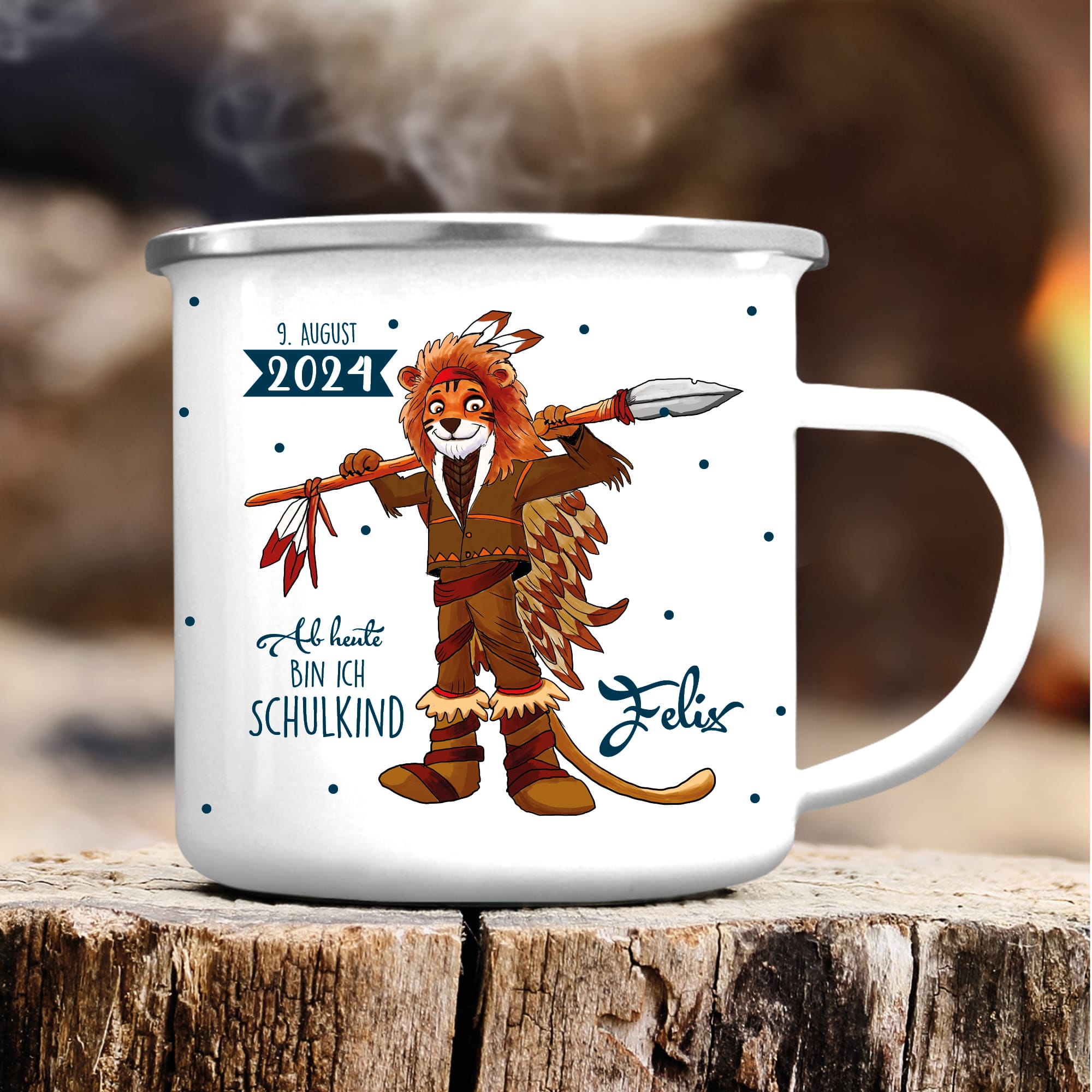 Auf dem Bild ist das Produkt: Emaille Campingbecher Indianer Löwe personalisiertes Geschenk zur Einschulung Becher 300 ml weiß zum Preis von €18.90 abgebildet.