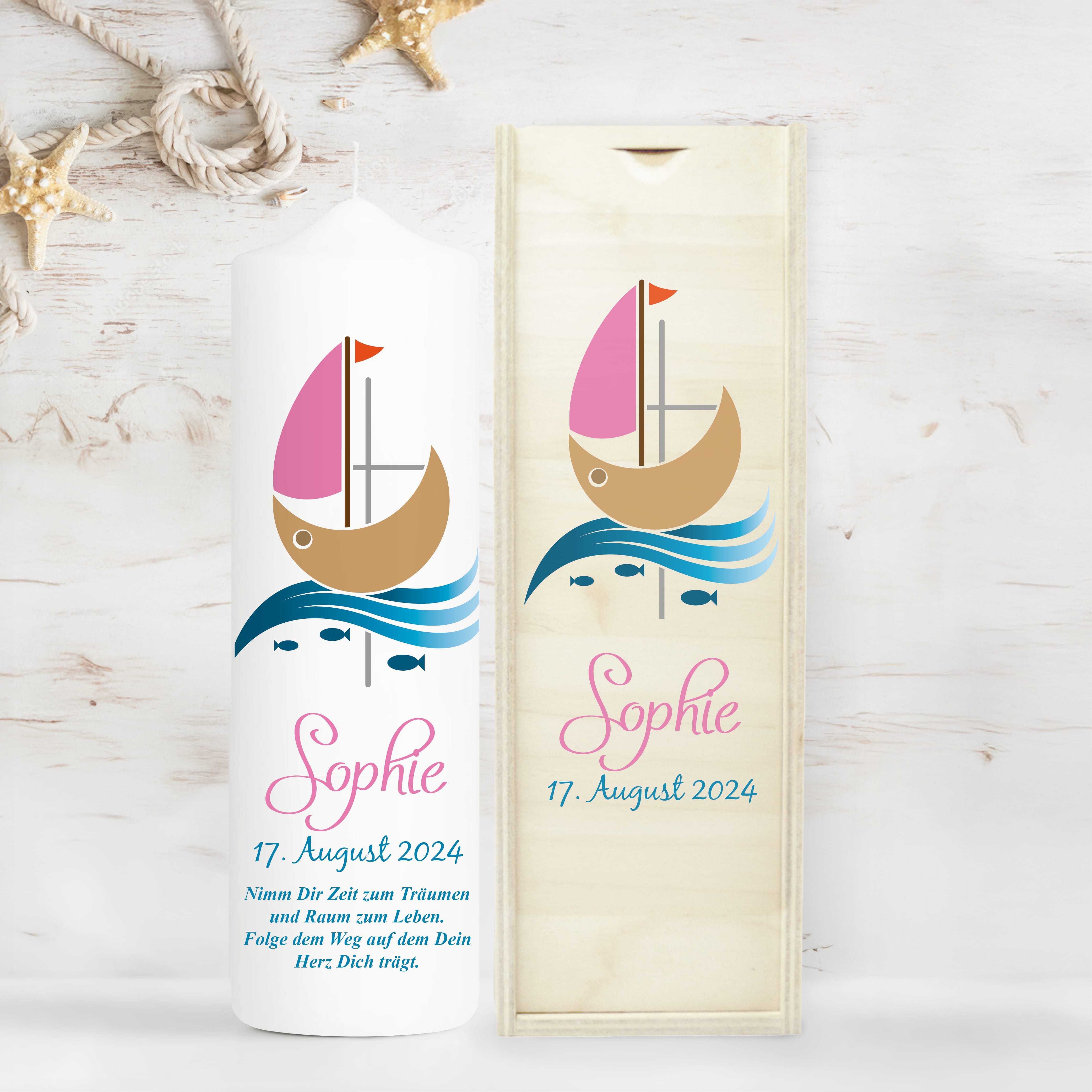 Auf dem Bild ist das Produkt: weiße Taufkerze Kerze zur Taufe oder Geburt Schiff Jesuskreuz Taufspruch mit Wunschname & Datum zum Preis von €5.9 abgebildet.