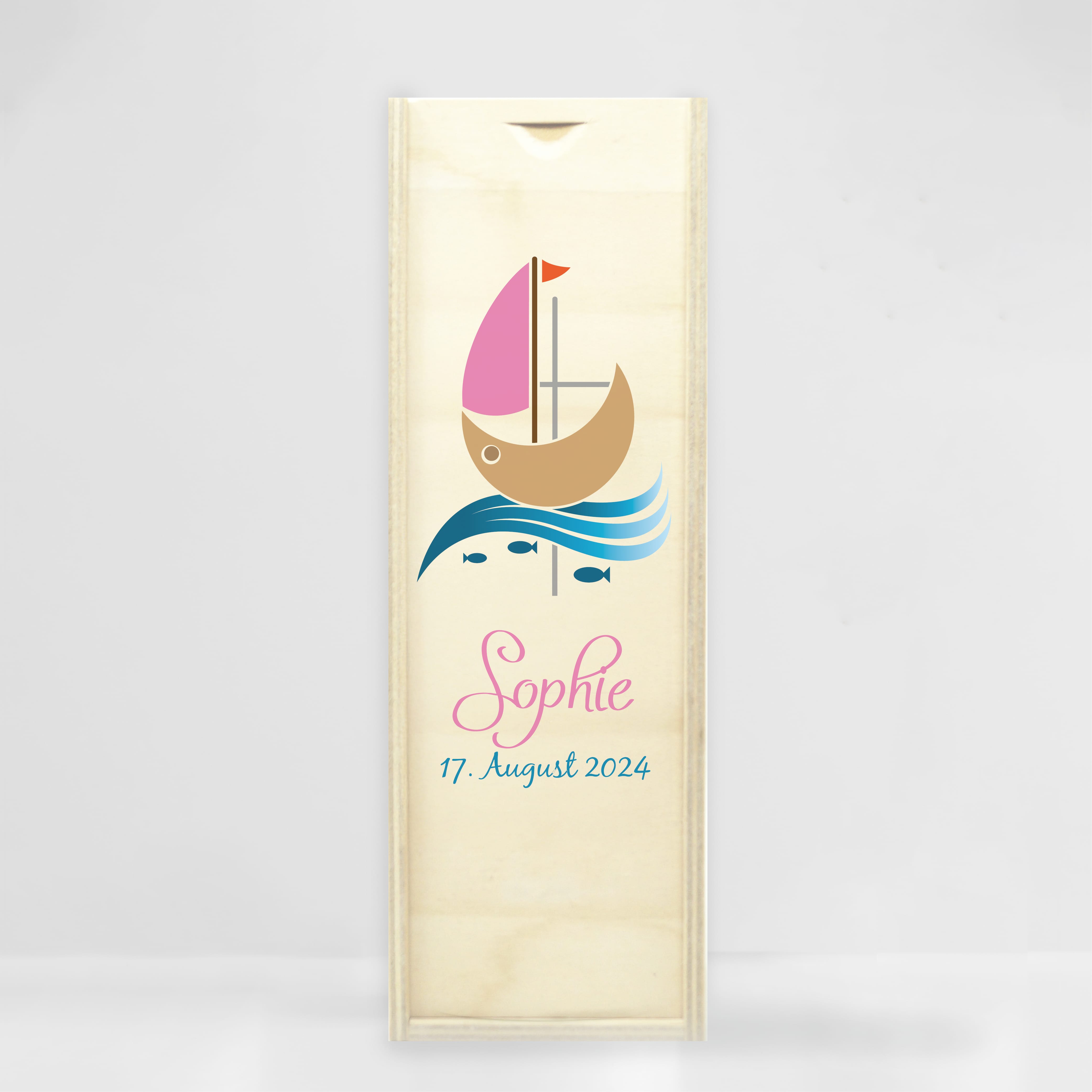 Auf dem Bild ist das Produkt: weiße Taufkerze Kerze zur Taufe oder Geburt Schiff Jesuskreuz Taufspruch mit Wunschname & Datum zum Preis von €5.9 abgebildet.