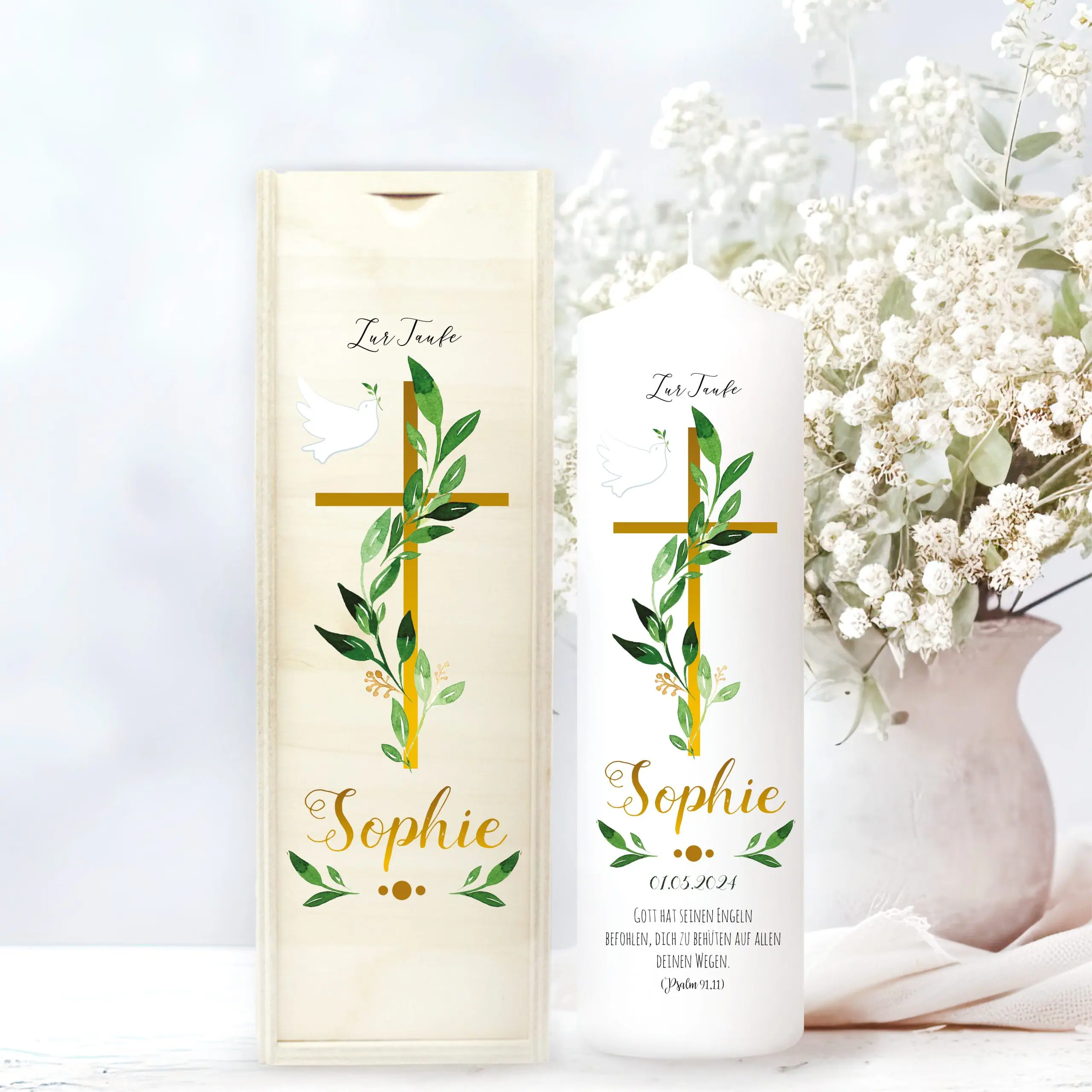 Auf dem Bild ist das Produkt: Taufkerze Blätter Kreuz Kerze zur Taufe mit Namen Junge Mädchen Personalisiert Datum Taufspruch zum Preis von €5.90 abgebildet.