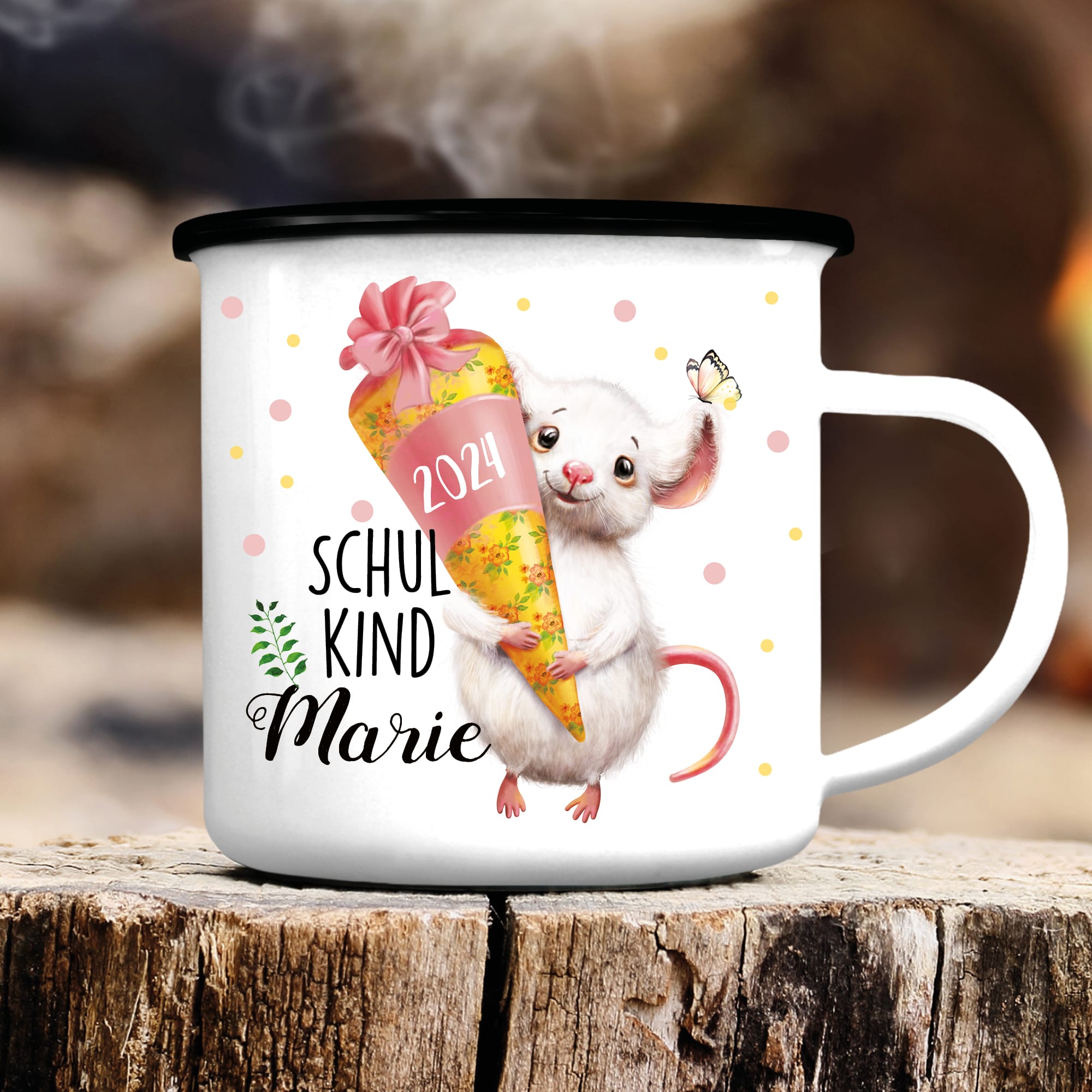 Auf dem Bild ist das Produkt: Kindertasse Emaille Becher Maus Schulkind Einschulung Geschenk erster Schultag Wunschname Schulanfang zum Preis von €18.9 abgebildet.