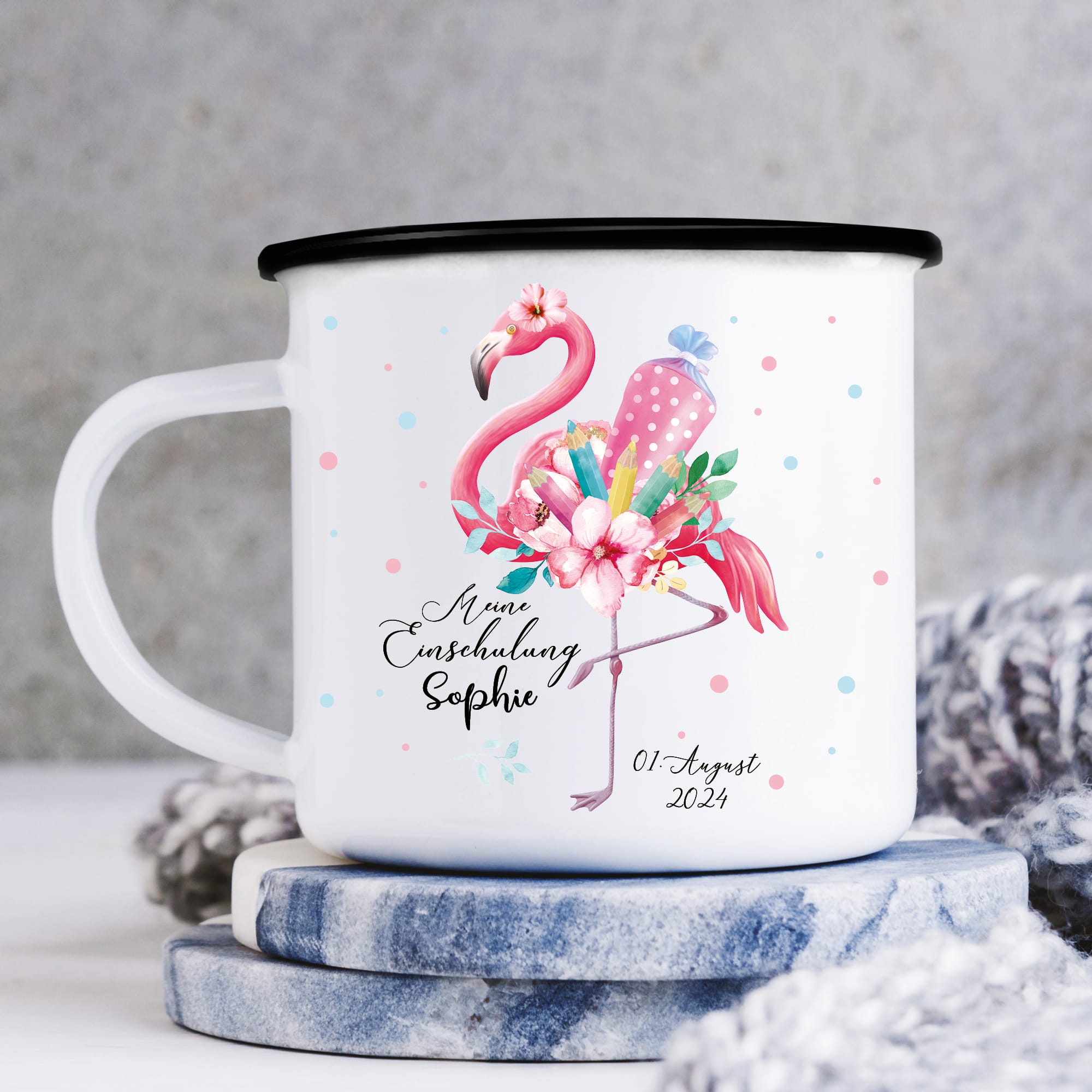 Auf dem Bild ist das Produkt: Kindertasse Emaille Becher Flamingo personalisierbar Mädchen Schulkind Einschulung Geschenk Schulanfang zum Preis von €18.9 abgebildet.