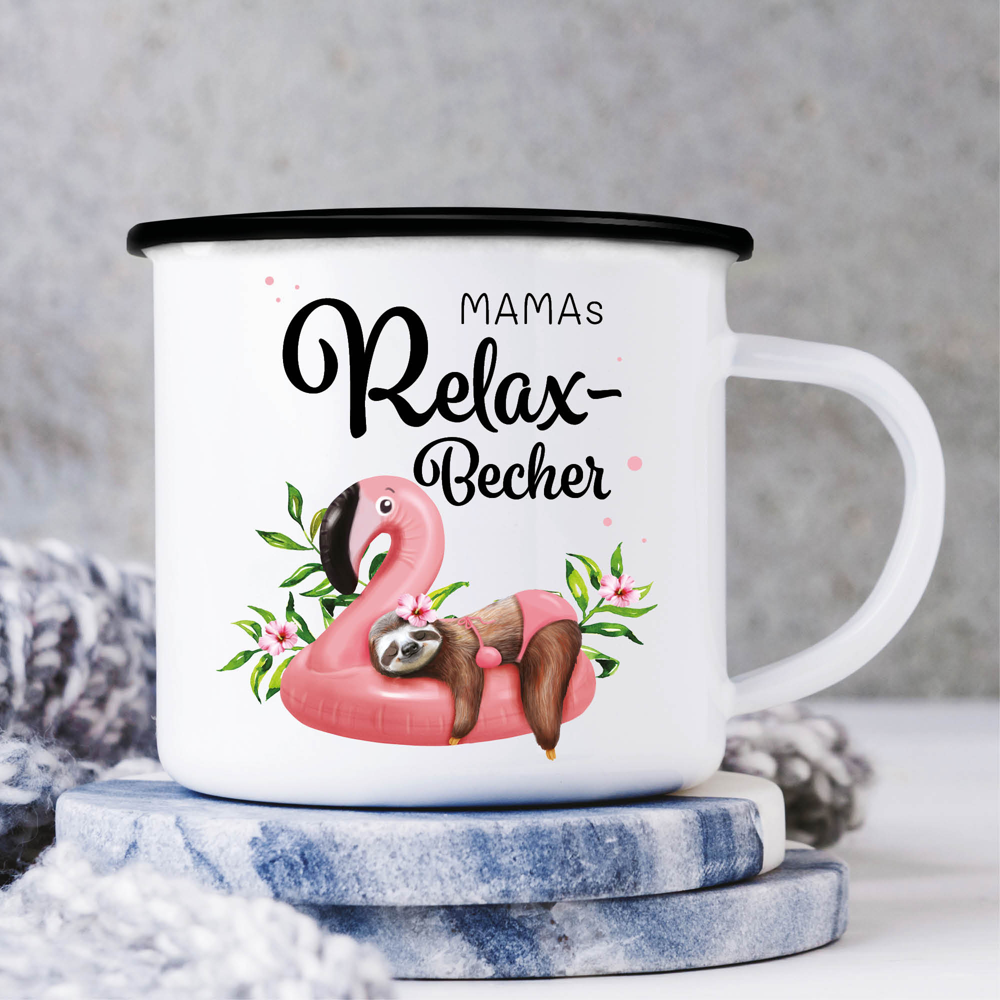 Emaille Campingbecher “Relax Becher” mit Wunschnamen Faultier auf Flamingo