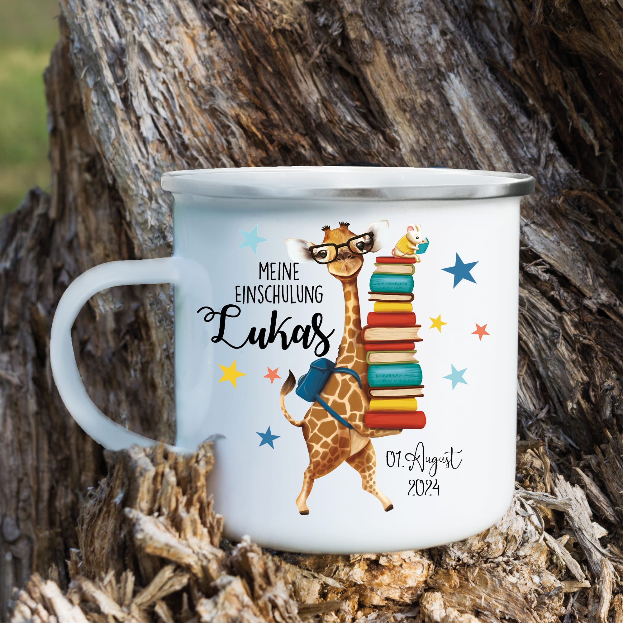 Auf dem Bild ist das Produkt: Personalisierte Emaille Kindertasse Giraffe Maus Motiv Geschenk zum Schulanfang zum Preis von €18.90 abgebildet.