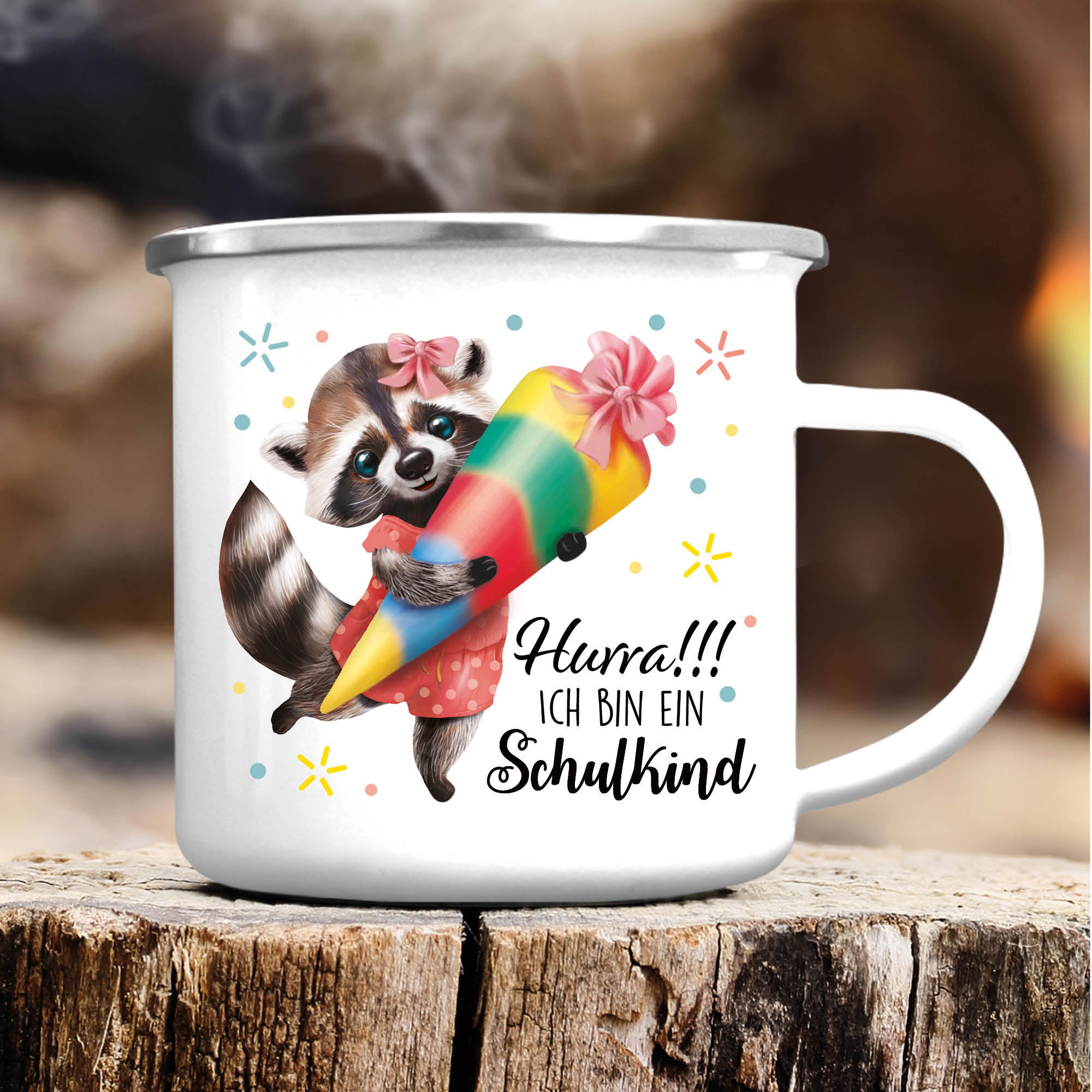 Auf dem Bild ist das Produkt: Kindertasse Emaille Becher Waschbär Einschulung Geschenk Schulanfang Schultüte zum Preis von €18.90 abgebildet.