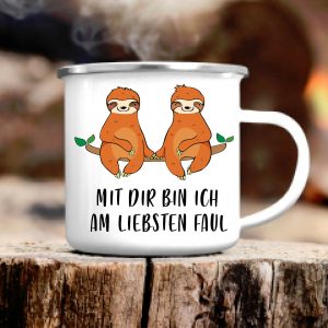 Auf dem Bild ist das Produkt: Campingbecher Mit dir am liebsten faul Emaille Tasse CB362 Geschenk Faultier zum Preis von €19.9 abgebildet.