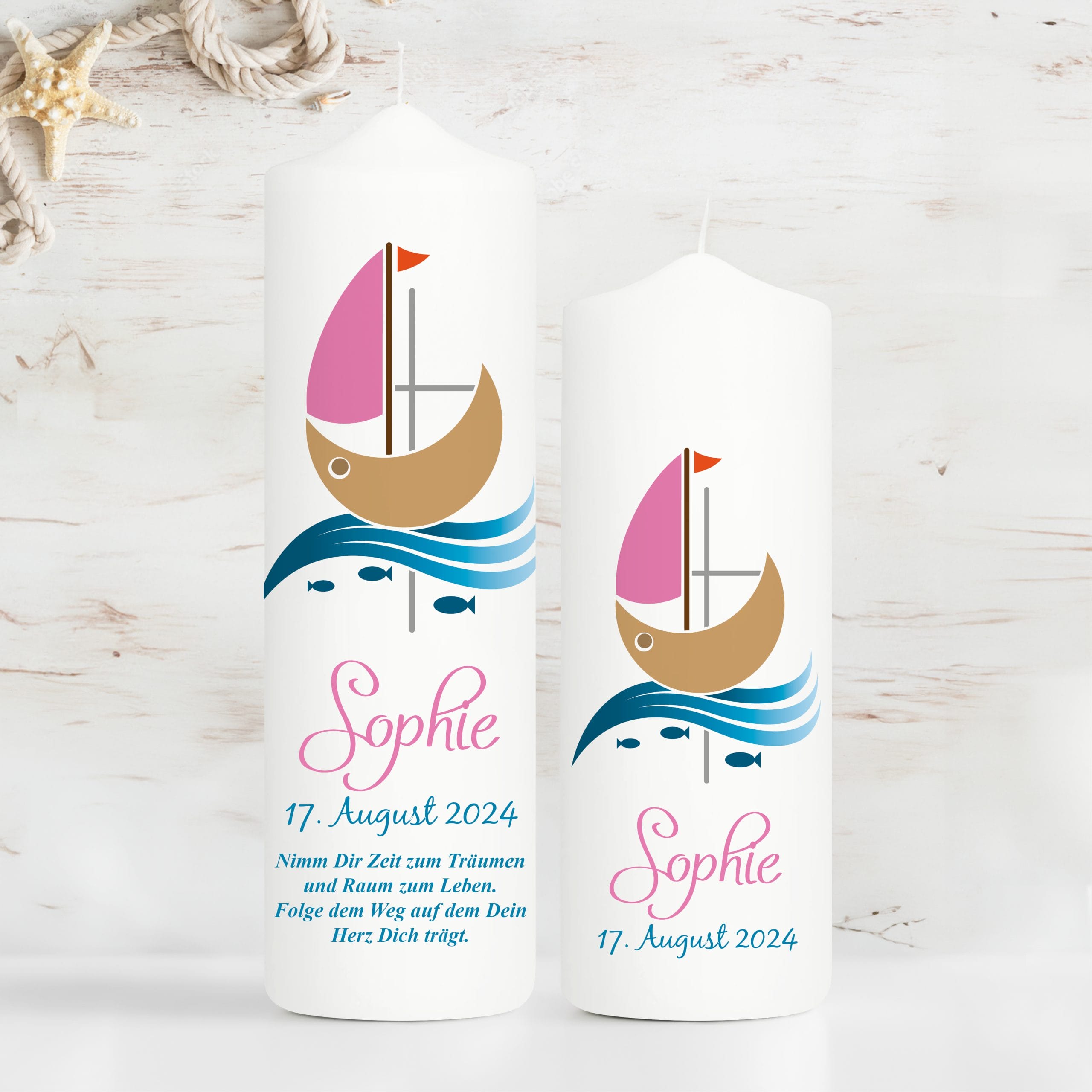 Auf dem Bild ist das Produkt: weiße Taufkerze Kerze zur Taufe oder Geburt Schiff Jesuskreuz Taufspruch mit Wunschname & Datum zum Preis von €5.9 abgebildet.