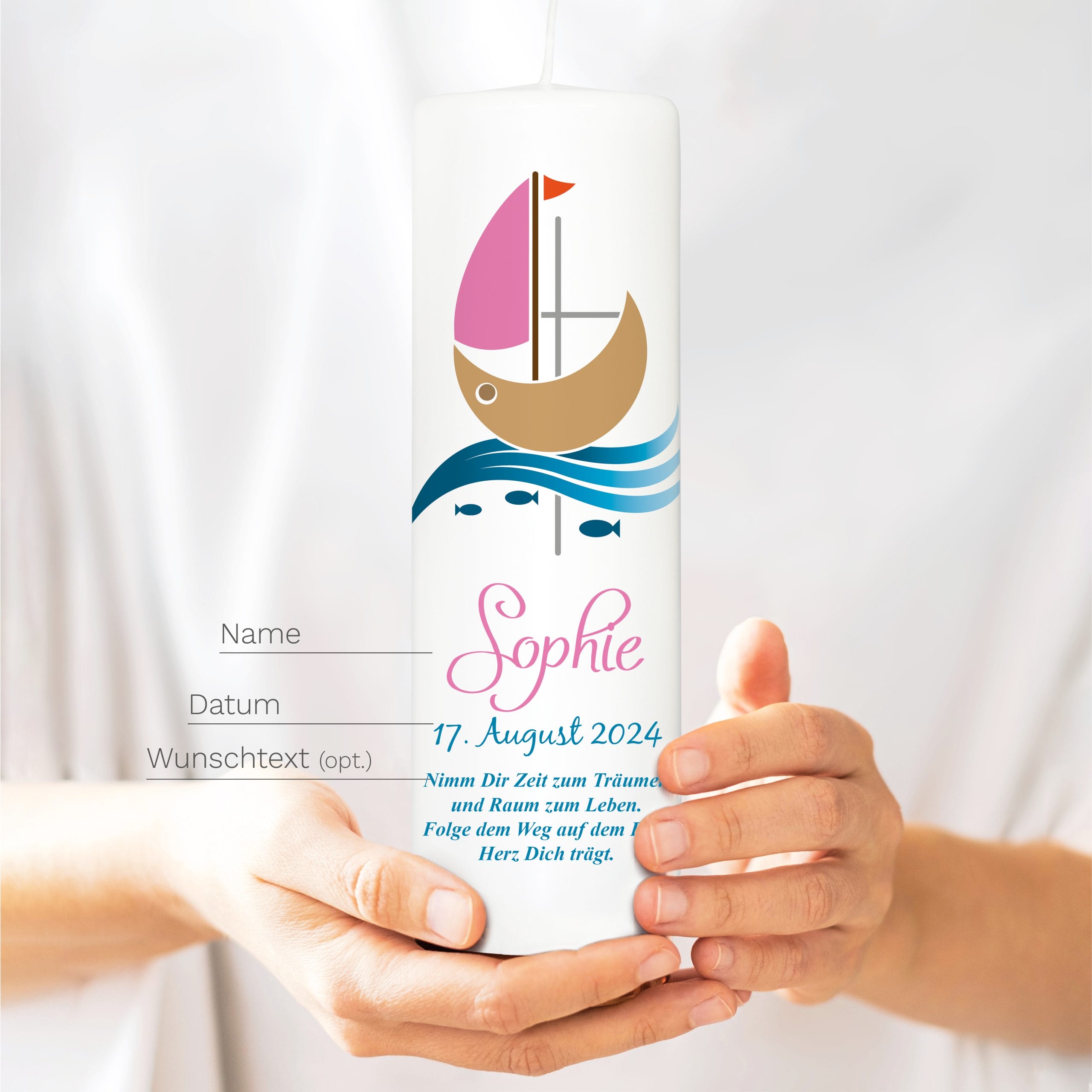 Auf dem Bild ist das Produkt: weiße Taufkerze Kerze zur Taufe oder Geburt Schiff Jesuskreuz Taufspruch mit Wunschname & Datum zum Preis von €5.9 abgebildet.