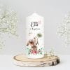 Auf dem Bild ist das Produkt: Taufkerze bedruckt Hase Pusteblume Junge Mädchen personalisiert mit Namen Datum Taufspruch Geschenk Kerze zur Taufe zum Preis von €6.40 abgebildet.