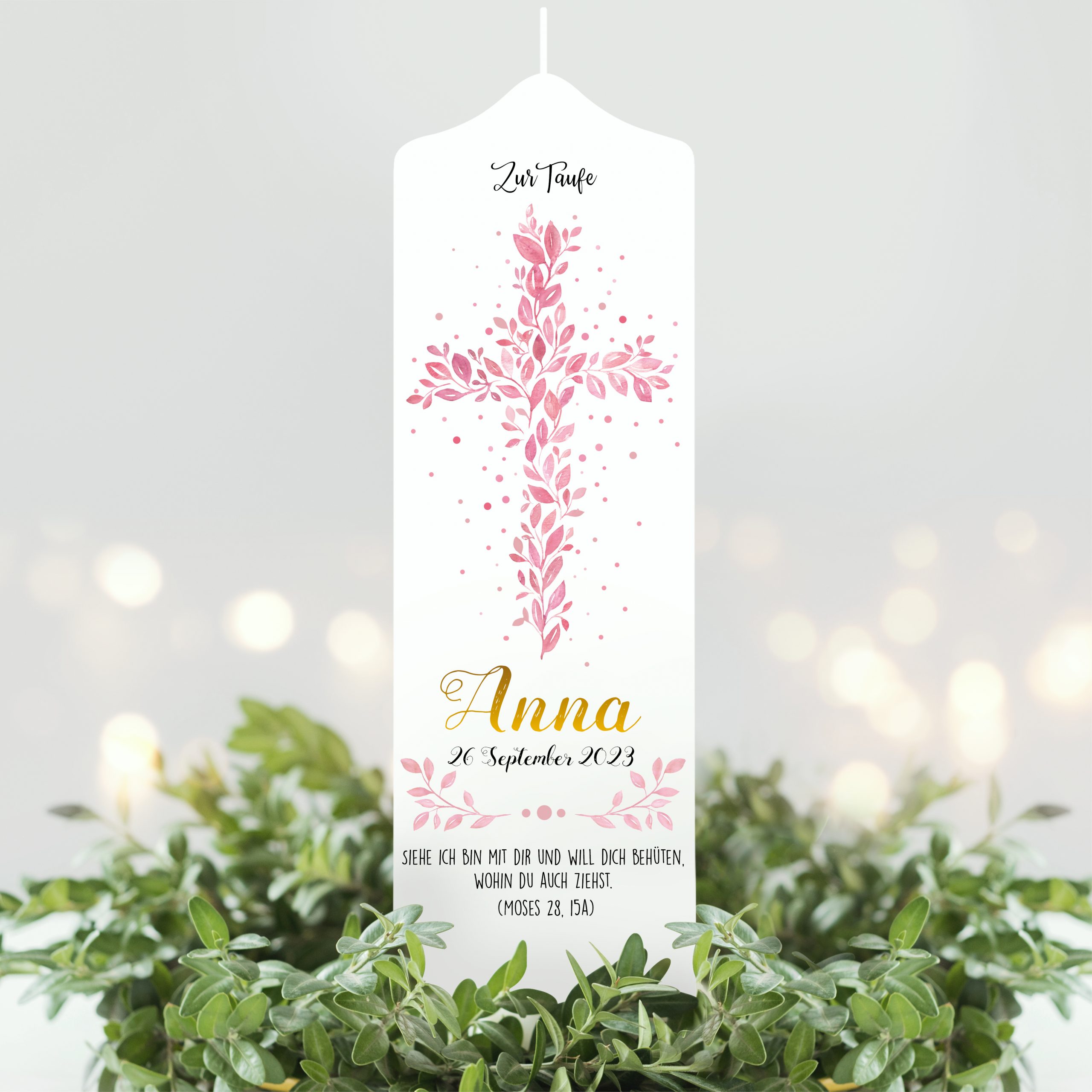 Auf dem Bild ist das Produkt: Taufkerze Junge/ Mädchen Baum Heiliges Kreuz rosa Blätter Kerze zur Taufe mit Namen, Datum und eigenem, vorgegebenem oder keinem Taufspruch zum Preis von €5.90 abgebildet.