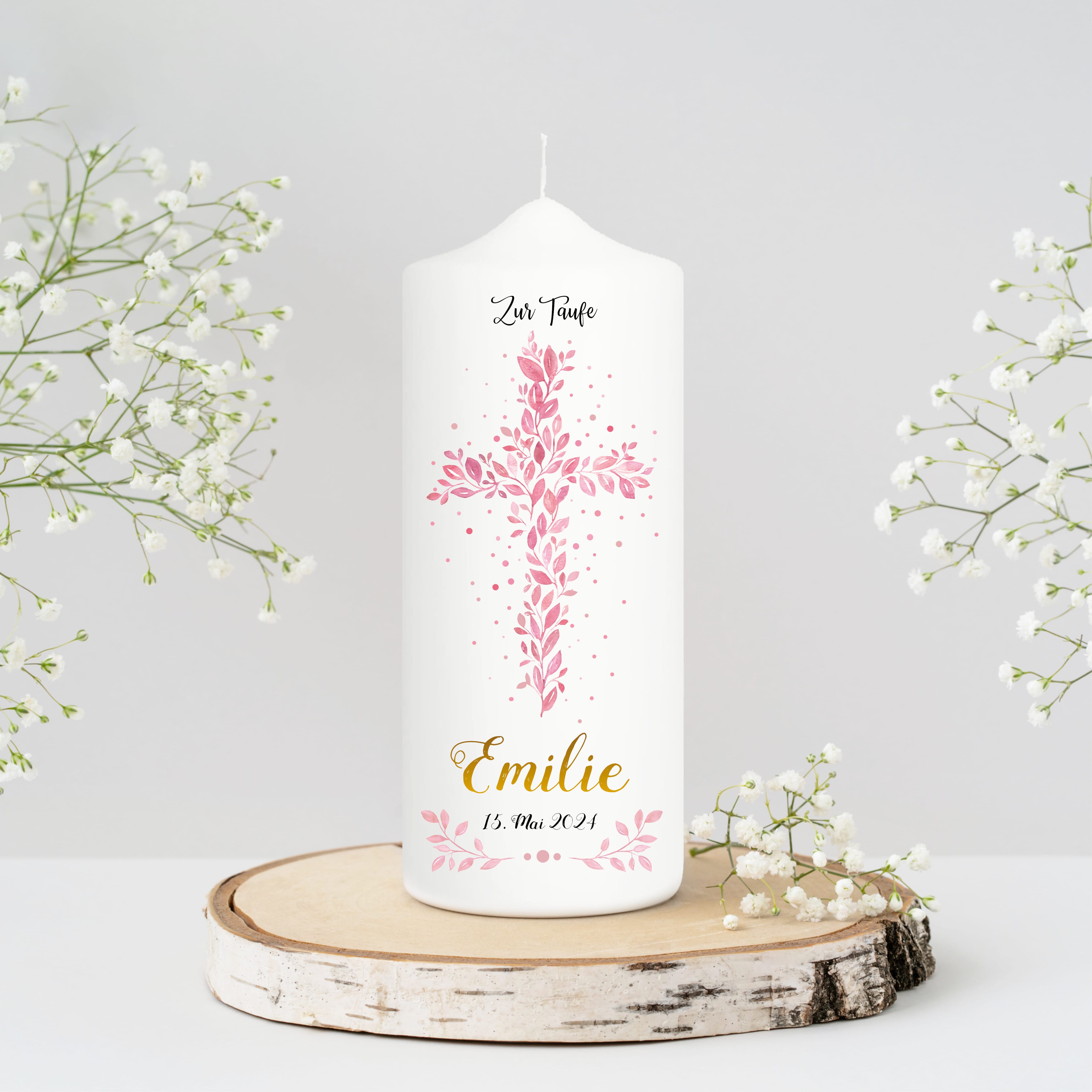 Auf dem Bild ist das Produkt: Taufkerze Blätterkreuz rosa Mädchen Heiliges Kreuz rosa Blätter Kerze zur Taufe mit Namen, Datum und eigenem, vorgegebenem oder keinem Taufspruch zum Preis von €6.40 abgebildet.