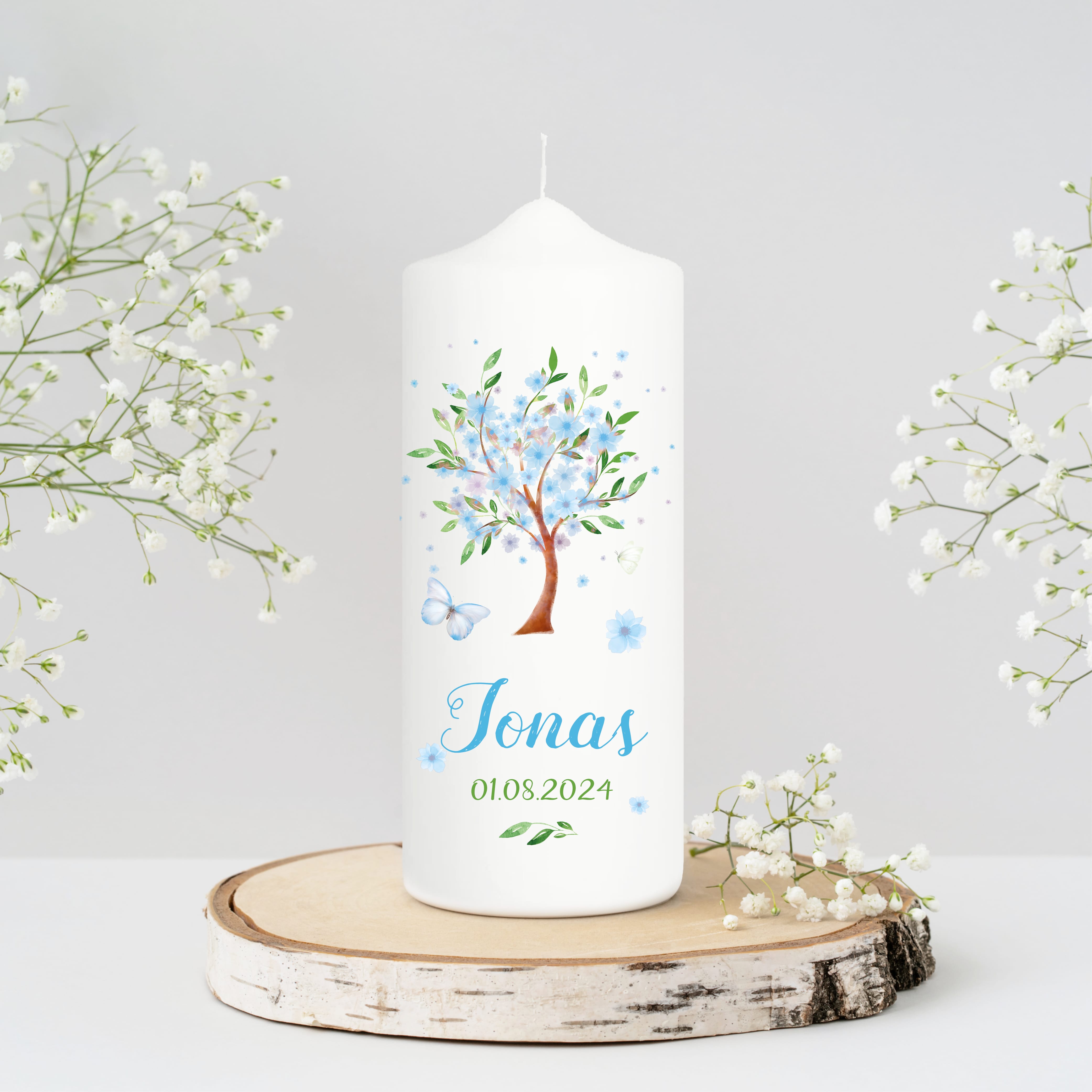 Auf dem Bild ist das Produkt: Taufkerze Blütenbaum für Mädchen oder Junge Baum mit Blüten Taufspruch Personalisierung zum Preis von €6.40 abgebildet.