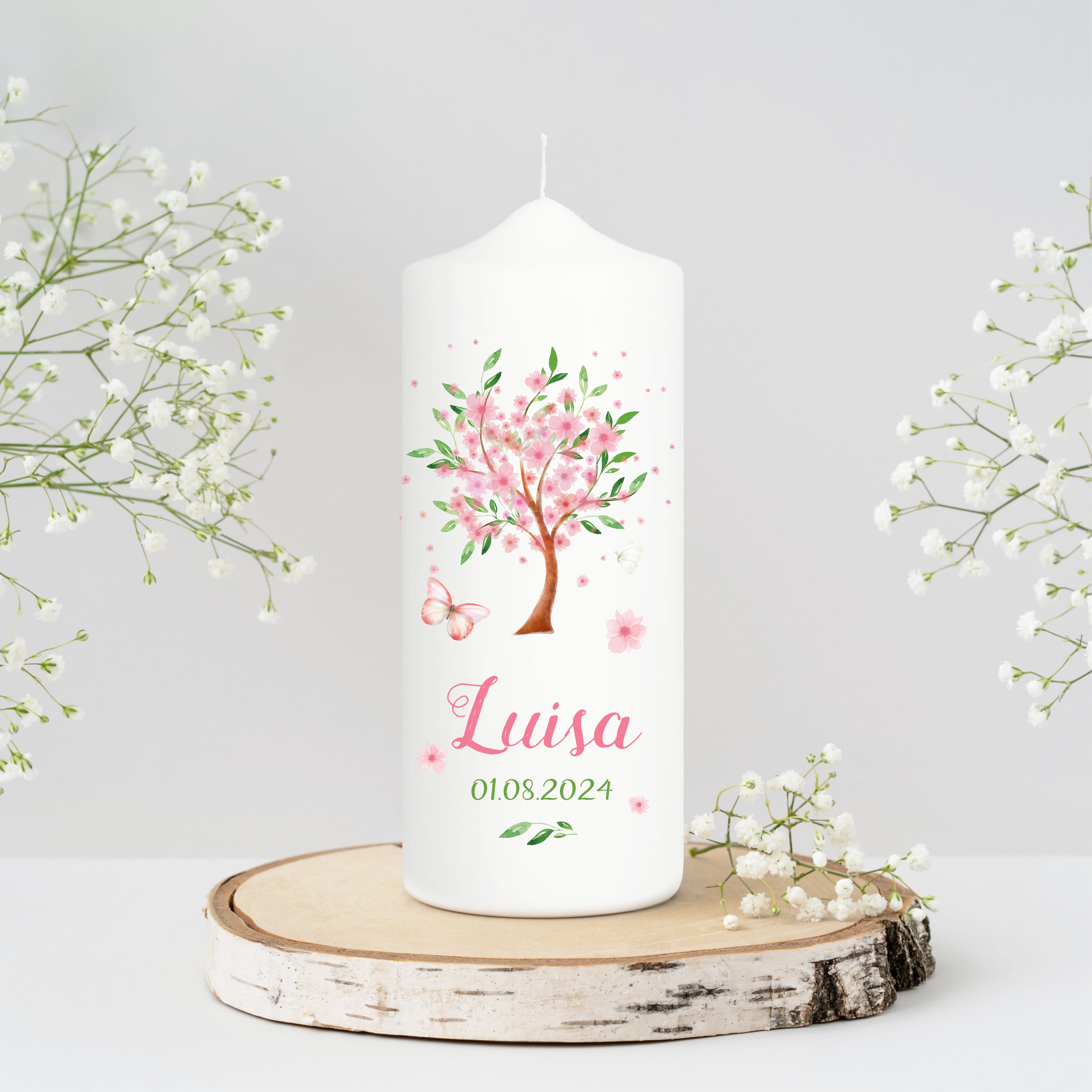 Auf dem Bild ist das Produkt: Taufkerze Blütenbaum für Mädchen oder Junge Baum mit Blüten Taufspruch Personalisierung zum Preis von €6.40 abgebildet.