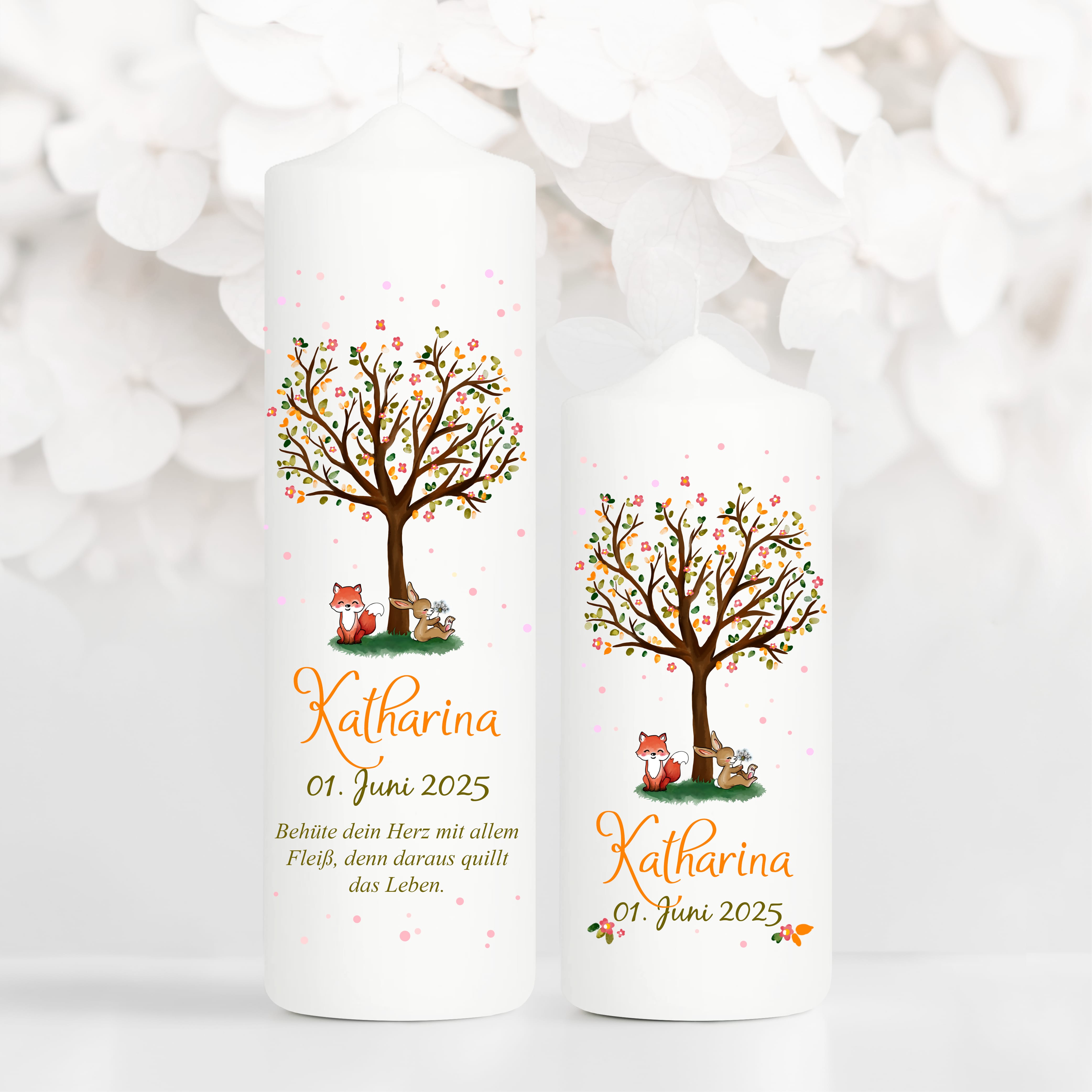 Auf dem Bild ist das Produkt: Taufkerze Kerze zur Taufe Baum Spruch Taufspruch individualisierbar tree Hase und Fuchs zum Preis von €6.4 abgebildet.