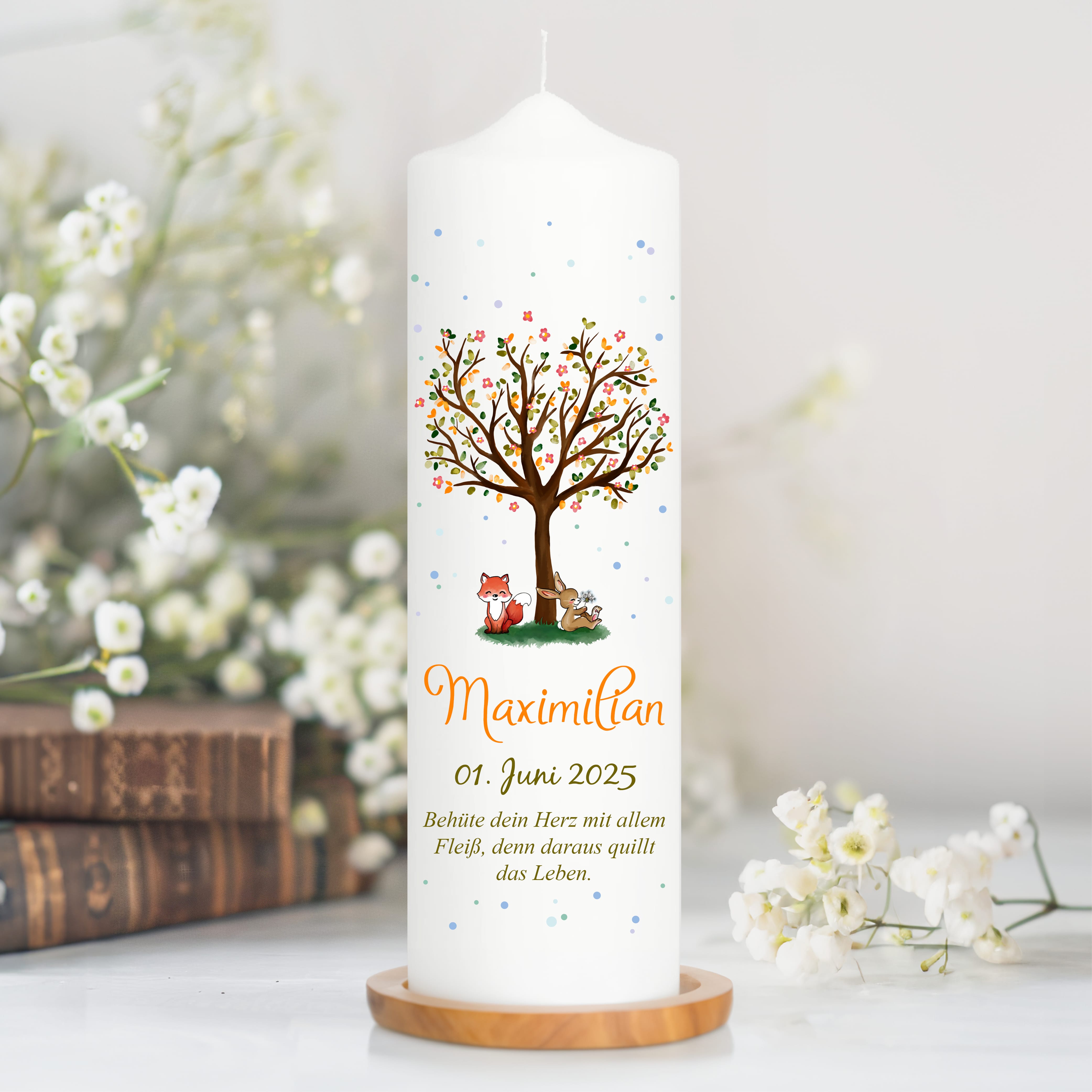 Auf dem Bild ist das Produkt: Taufkerze Kerze zur Taufe Baum Spruch Taufspruch individualisierbar tree Hase und Fuchs zum Preis von €6.4 abgebildet.