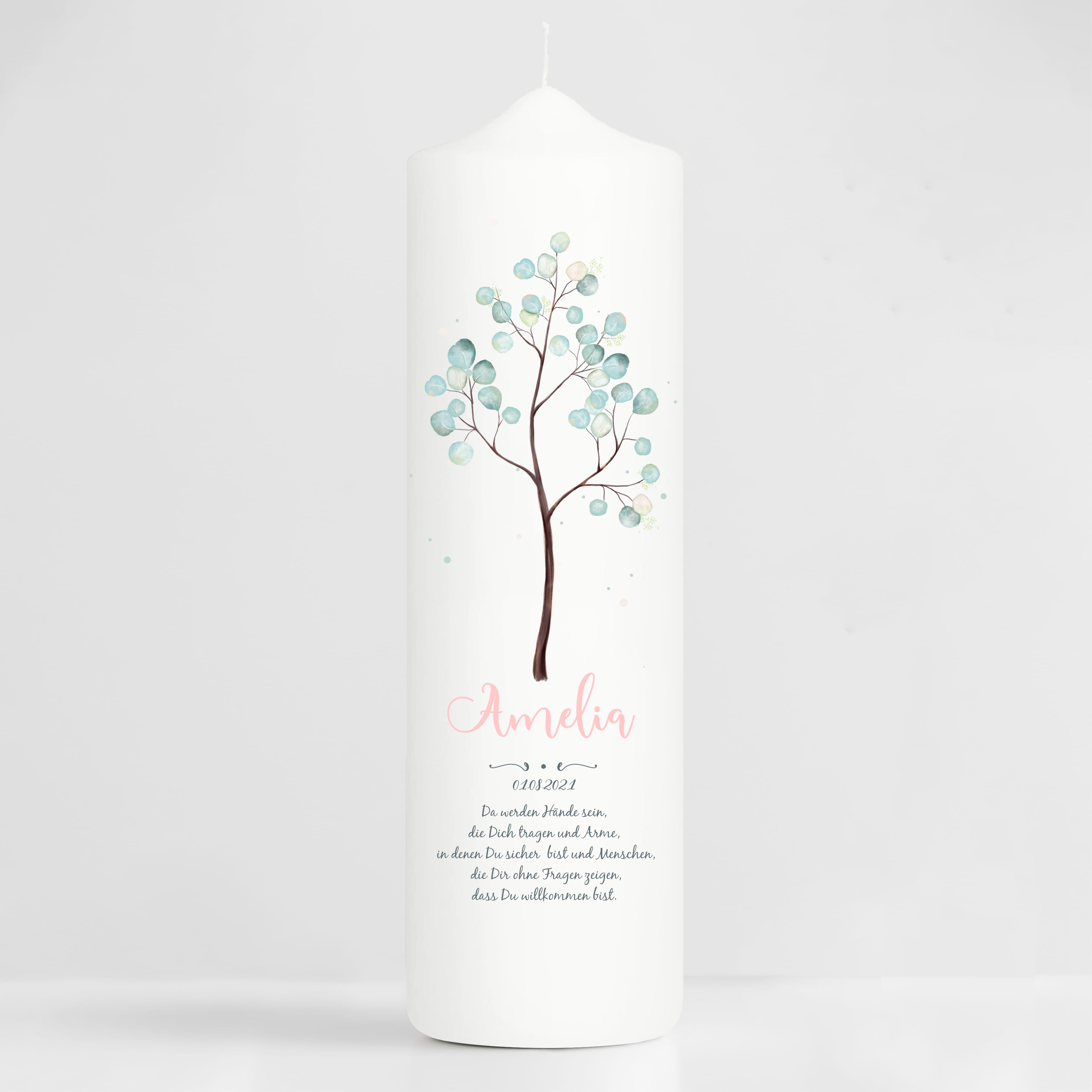 Auf dem Bild ist das Produkt: Taufkerze Junge Mädchen Baum Lebensbaum pastell bedruckt mit Namen, Datum und auf Wunsch eigenem, vorgegebenem oder keinem Taufspruch zum Preis von €5.90 abgebildet.