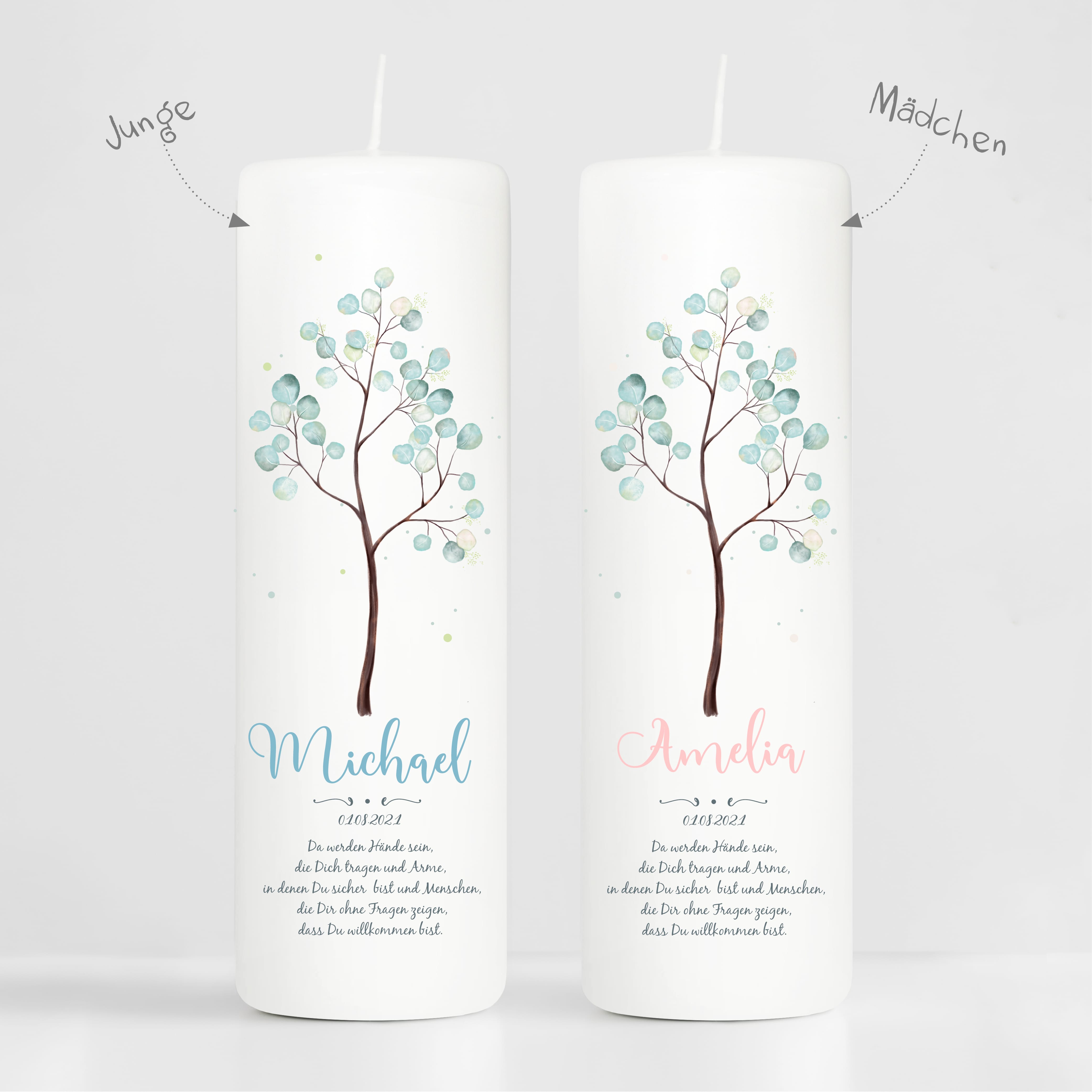 Auf dem Bild ist das Produkt: Taufkerze Junge Mädchen Baum Lebensbaum pastell bedruckt mit Namen, Datum und auf Wunsch eigenem, vorgegebenem oder keinem Taufspruch zum Preis von €5.90 abgebildet.