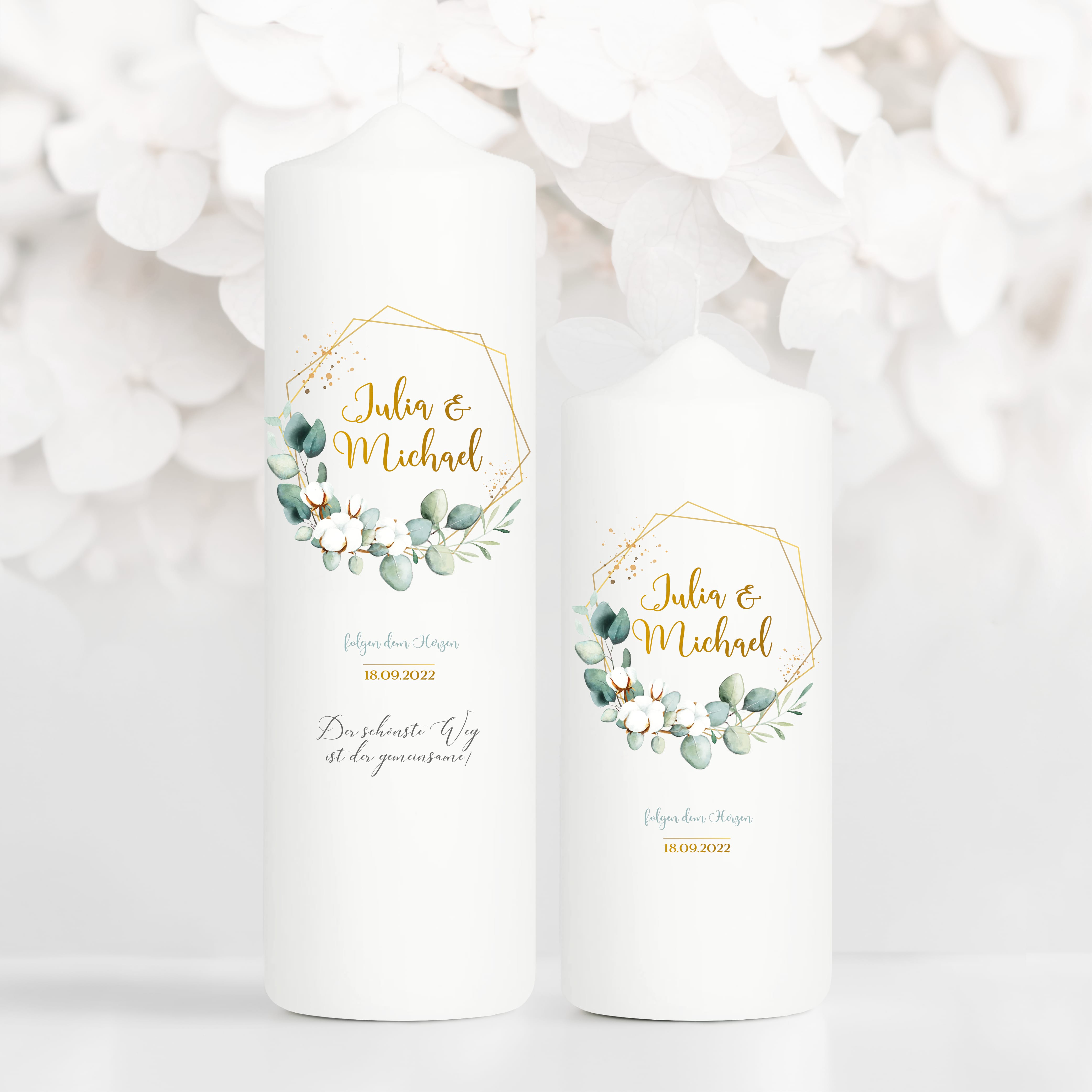 Auf dem Bild ist das Produkt: Weiße Hochzeitskerze Geburtstagskerze geometrischer Rahmen mit Eukalyptus personalisiert Hochzeitsgeschenk Spruch, Valentinstagsgeschenk zum Preis von €5.90 abgebildet.