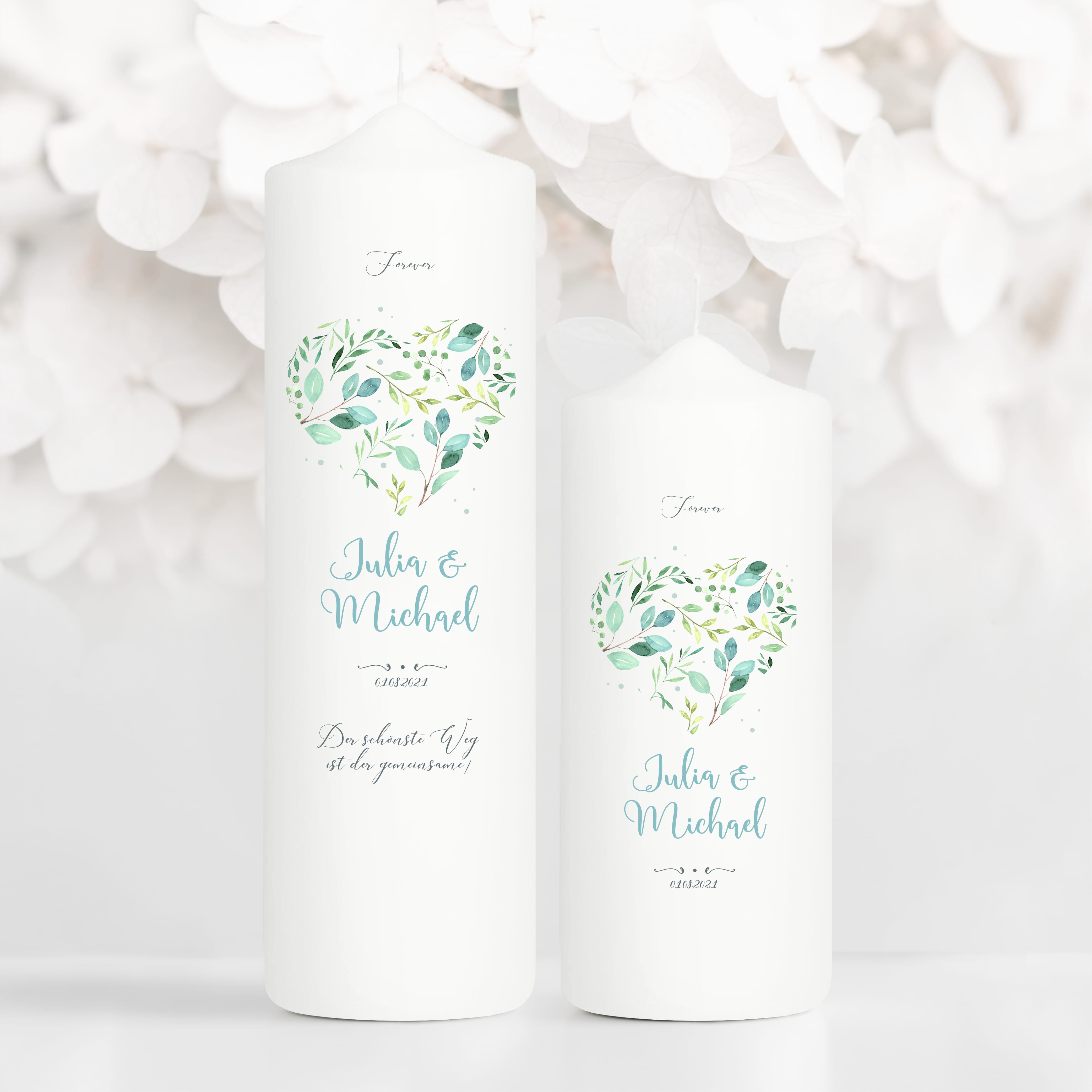 Auf dem Bild ist das Produkt: Weiße Hochzeitskerze Geburtstagskerze Herz aus Blättern, personalisiert Hochzeitsgeschenk Spruch, Valentinstagsgeschenk zum Preis von €5.90 abgebildet.