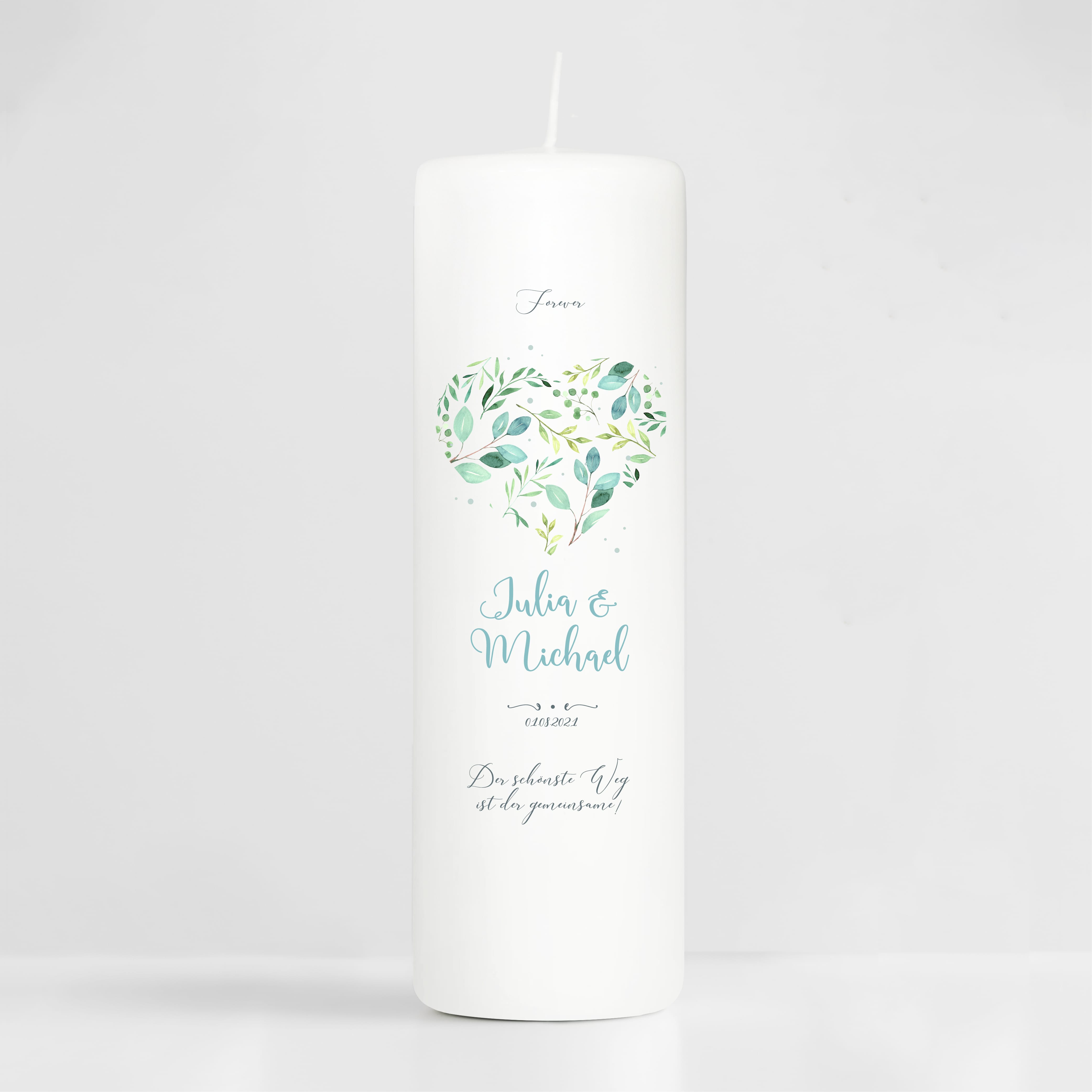 Auf dem Bild ist das Produkt: Weiße Hochzeitskerze Geburtstagskerze Herz aus Blättern, personalisiert Hochzeitsgeschenk Spruch, Valentinstagsgeschenk zum Preis von €5.90 abgebildet.