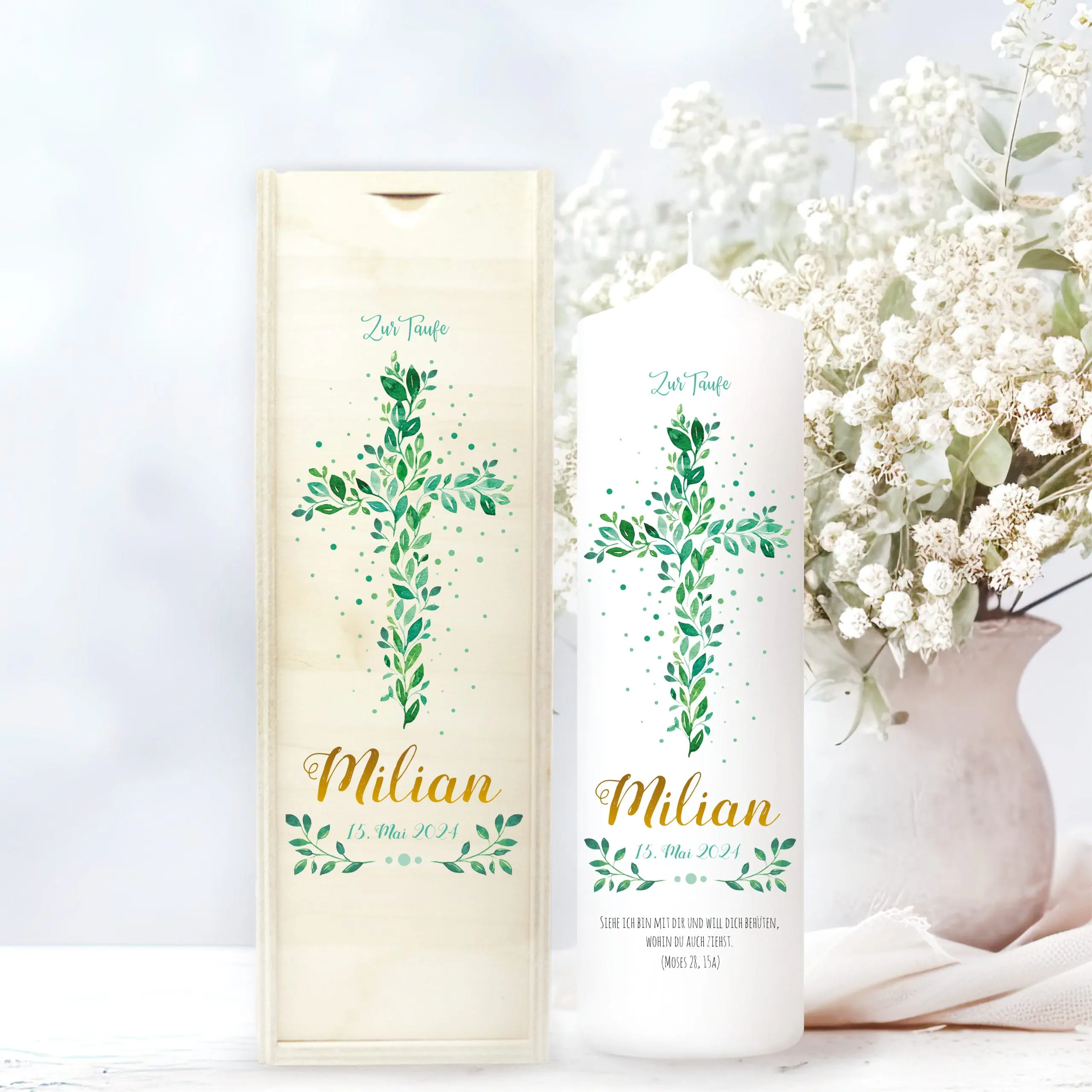 Auf dem Bild ist das Produkt: Taufkerze Junge oder Mädchen Baum Heiliges Kreuz Blätter Kerze zur Taufe mit Namen zum Preis von €5.90 abgebildet.