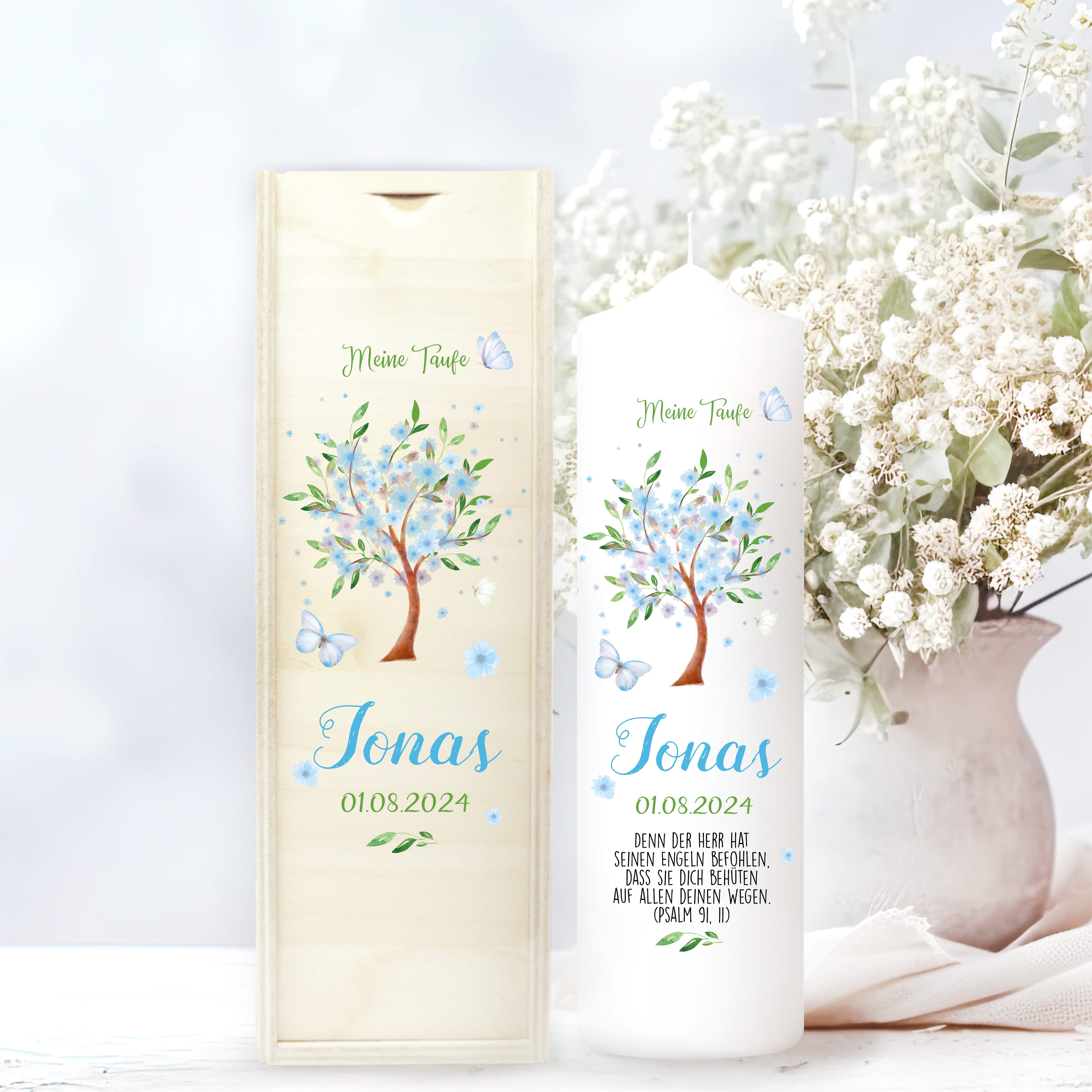 Auf dem Bild ist das Produkt: Taufkerze für Mädchen oder Junge Baum mit Blüten Taufspruch Personalisierung zum Preis von €5.90 abgebildet.