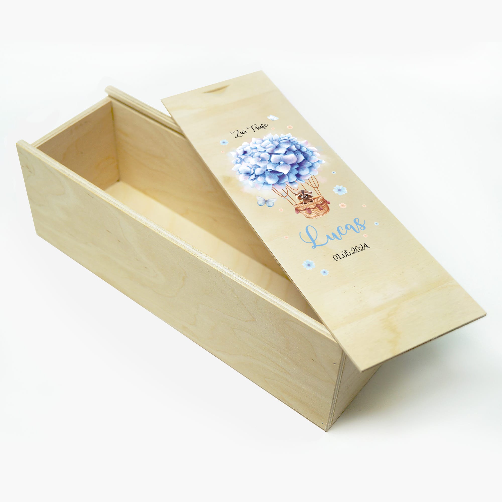 Auf dem Bild ist das Produkt: Taufkerze Heißluftballon Blumen Junge Mädchen Waschbär Hase rosa blau bedruckt mit Namen Datum und Taufspruch oder ohne zum Preis von €5.90 abgebildet.