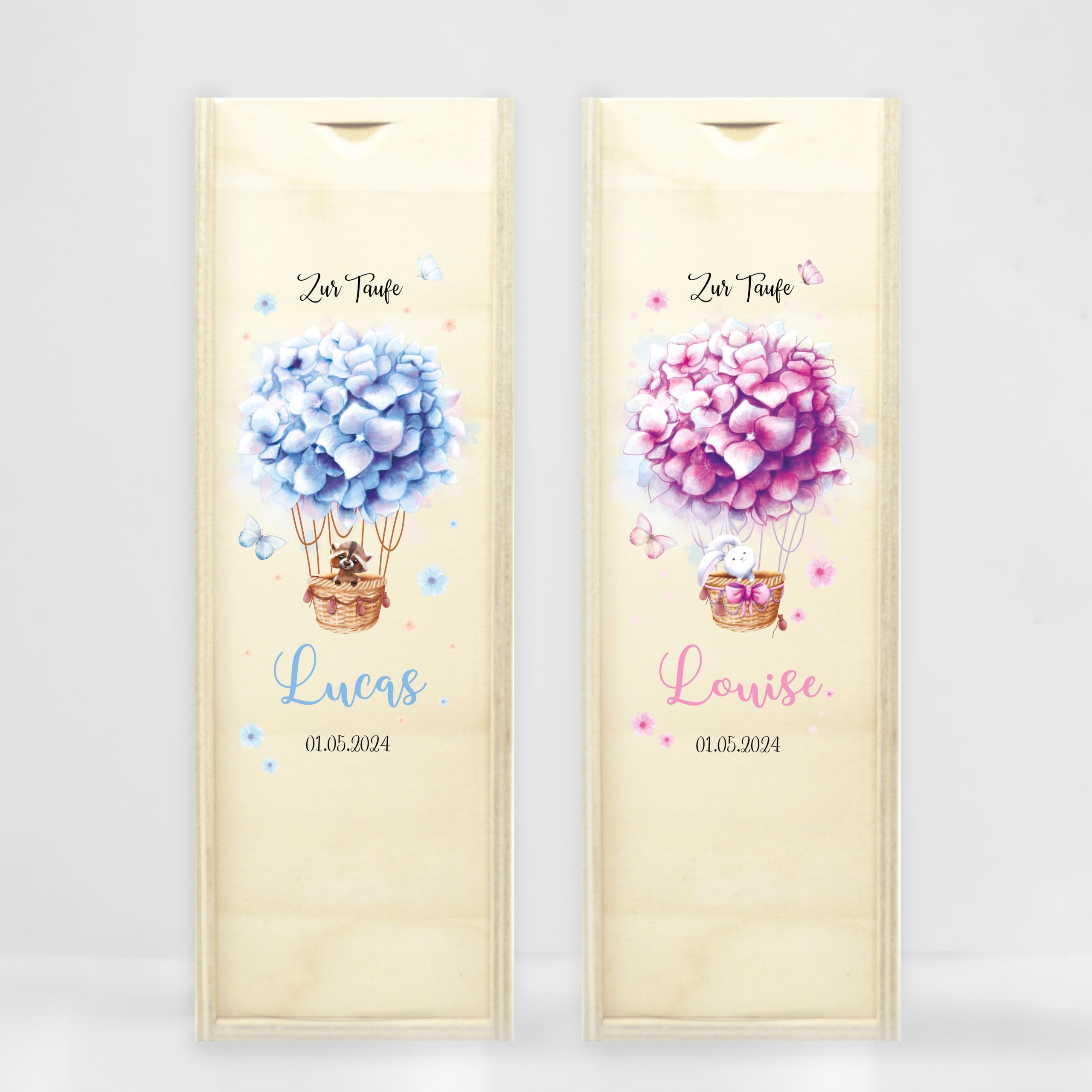 Auf dem Bild ist das Produkt: Taufkerze Heißluftballon Blumen Junge Mädchen Waschbär Hase rosa blau bedruckt mit Namen Datum und Taufspruch oder ohne zum Preis von €5.90 abgebildet.