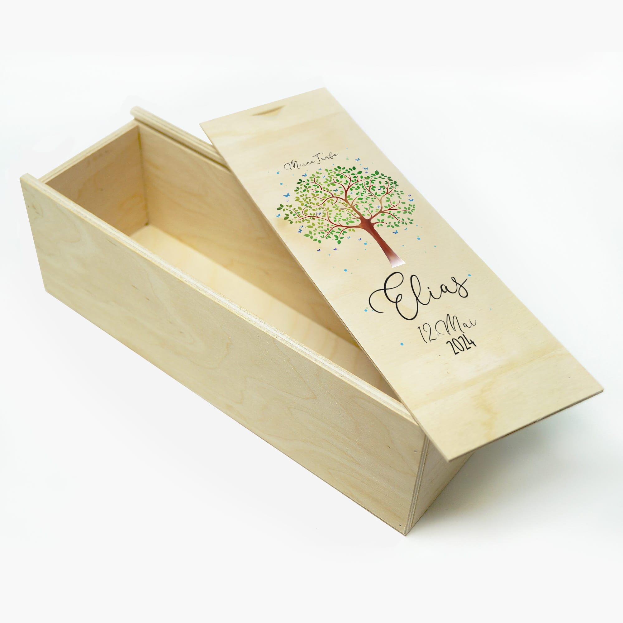 Auf dem Bild ist das Produkt: Taufkerze Junge Mädchen Baum Lebensbaum Schmetterlinge bedruckt mit Namen, Datum und Taufspruch zum Preis von €5.90 abgebildet.