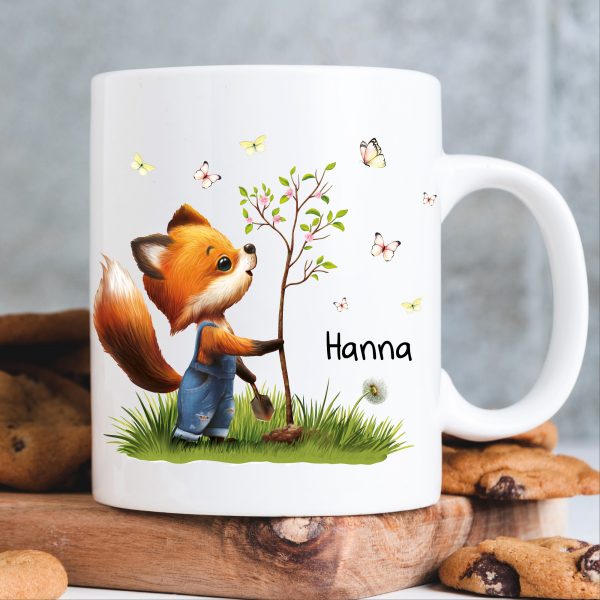 Auf dem Bild ist das Produkt: Tasse bedruckt Fuchs Baum weiß Wunschname personalisiert zum Preis von €18.90 abgebildet.