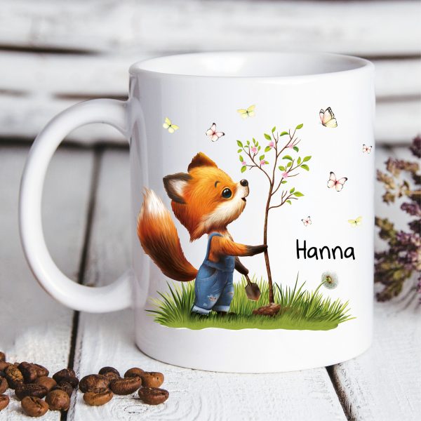Auf dem Bild ist das Produkt: Tasse bedruckt Fuchs Baum weiß Wunschname personalisiert zum Preis von €18.90 abgebildet.