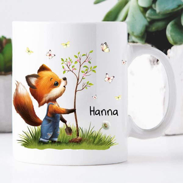 Auf dem Bild ist das Produkt: Tasse bedruckt Fuchs Baum weiß Wunschname personalisiert zum Preis von €18.90 abgebildet.