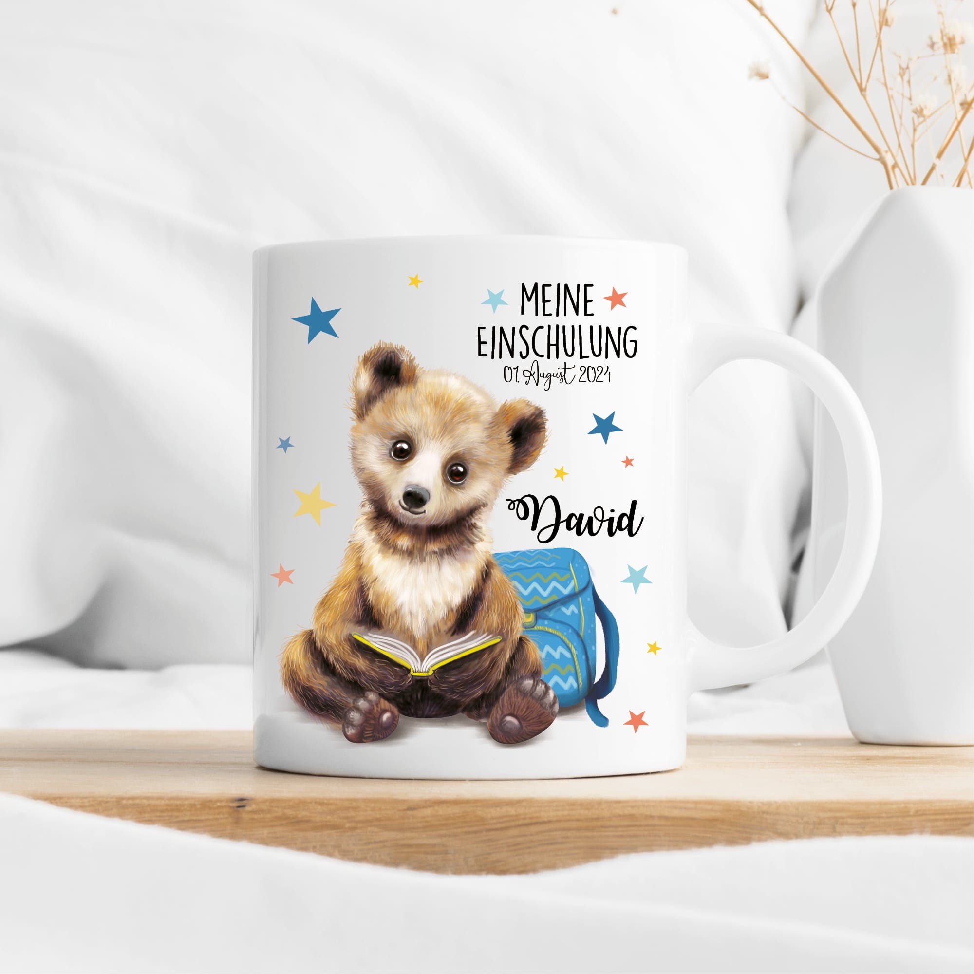 Tasse Keramik bedruckt Bär Buch Rucksack personalisiert mit Wunschnamen und Datum Geschenk zur Einschulung 330 ml