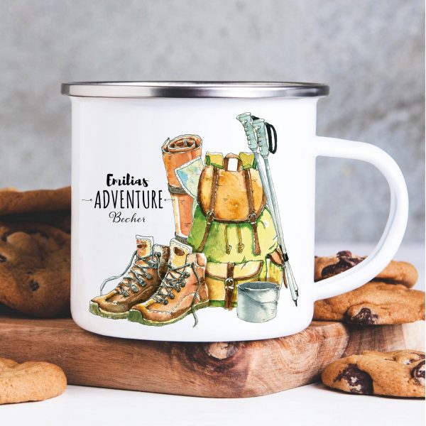 Auf dem Bild ist das Produkt: Campingbecher Emaille Adventure Becher mit Namen Wandersachen Geburtstagsgeschenk zum Preis von €18.90 abgebildet.