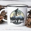 Auf dem Bild ist das Produkt: Campingbecher Emaille Radfahrer Mountainbike Berge und Wald Geschenk Fahrrad zum Preis von €18.90 abgebildet.