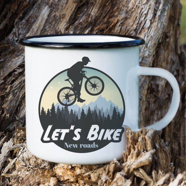 Auf dem Bild ist das Produkt: Campingbecher Emaille Radfahrer Mountainbike Berge und Wald Geschenk Fahrrad zum Preis von €18.90 abgebildet.