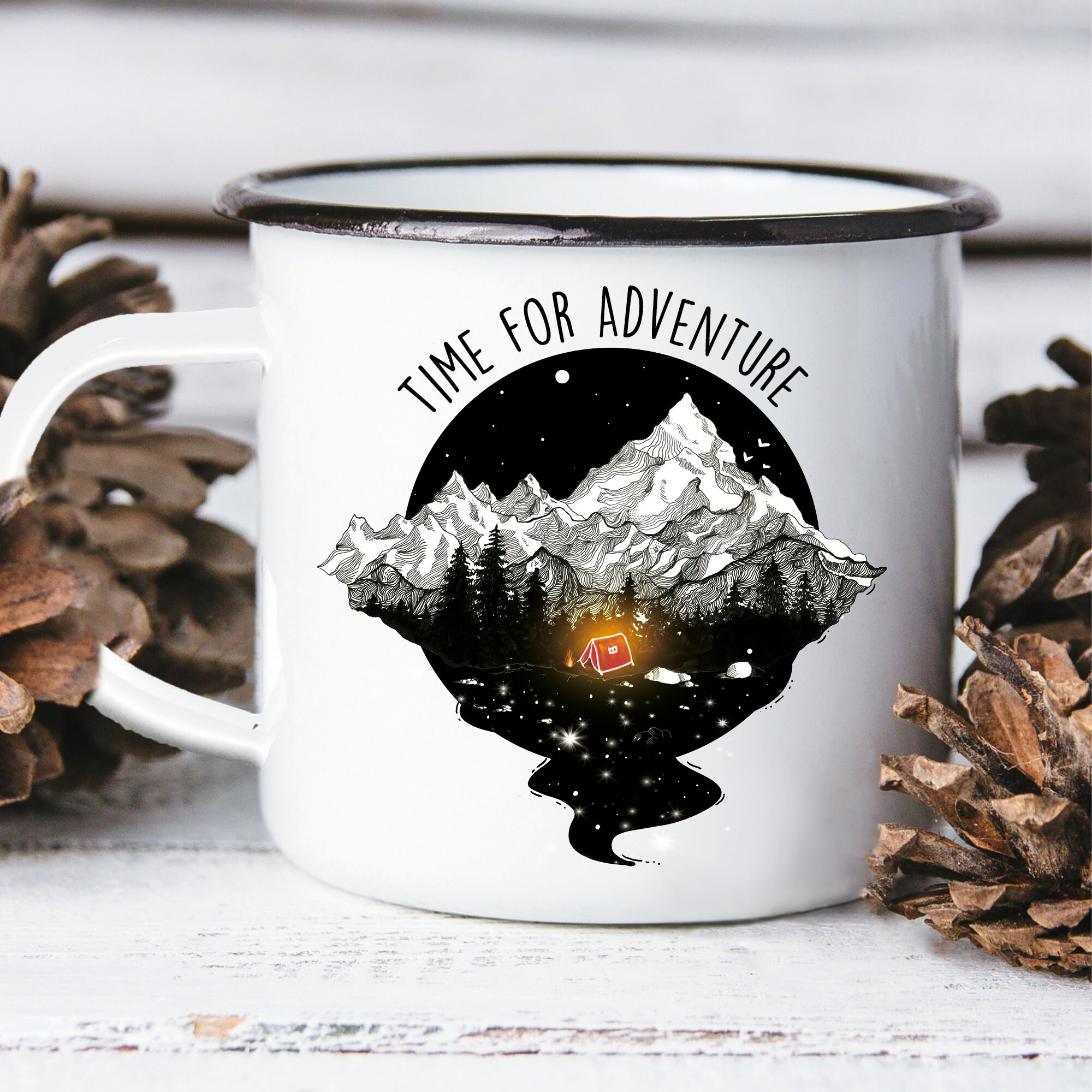 Campingbecher Emaille Zelt mit Lagerfeuer vor Bergen Time for adventures, Geburtstagsgeschenk, Geschenk zu Ostern