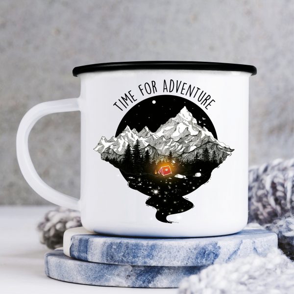 Auf dem Bild ist das Produkt: Campingbecher Emaille Zelt mit Lagerfeuer vor Bergen Time for adventures, Geburtstagsgeschenk, Geschenk zu Ostern zum Preis von €16.9 abgebildet.