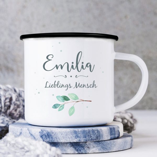 Auf dem Bild ist das Produkt: Emaille Campingbecher Lieblings*mensch personalisiert mit Wunschnamen, Geburtstagsgeschenk, Zweig zum Preis von €18.9 abgebildet.