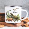 Auf dem Bild ist das Produkt: Kindertasse Emaille Becher Dinosaurier Schulkind Einschulung Geschenk Schulanfang Schulkind personalisiert Wunschname zum Preis von €17.90 abgebildet.