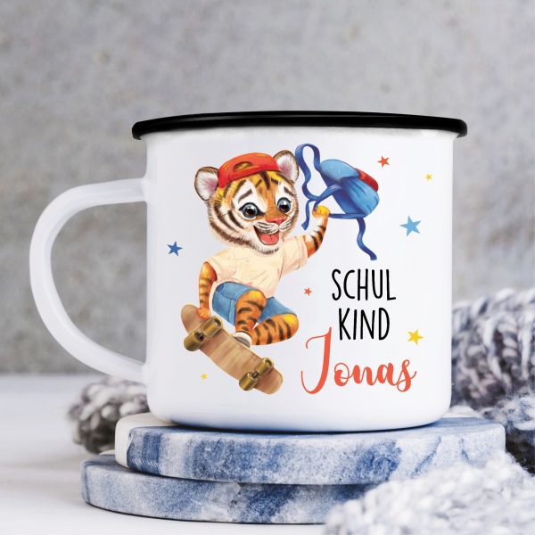 Auf dem Bild ist das Produkt: Kindertasse Emaille Becher Tiger Schulkind Einschulung Geschenk Skateboard Schulanfang Wunschname zum Preis von €18.9 abgebildet.