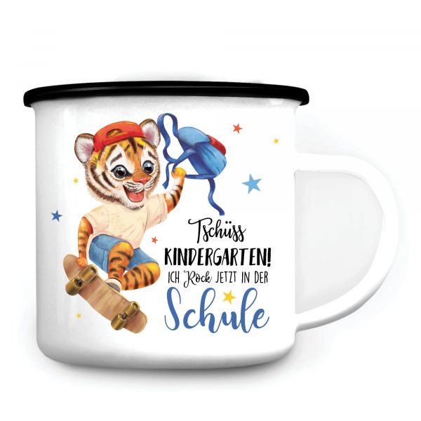 Auf dem Bild ist das Produkt: Kindertasse Emaille Becher Tiger Schulkind Einschulung Geschenk Skateboard Schulanfang Wunschname zum Preis von €18.9 abgebildet.