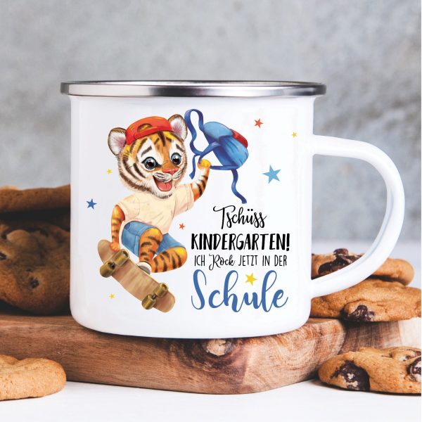 Auf dem Bild ist das Produkt: Kindertasse Emaille Becher Tiger Schulkind Einschulung Geschenk Skateboard Schulanfang Wunschname zum Preis von €18.9 abgebildet.