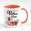 Auf dem Bild ist das Produkt: Relax Tasse bunt personalisiert Faultier auf Flamingo Geschenk Becher zum Preis von €18.9 abgebildet.