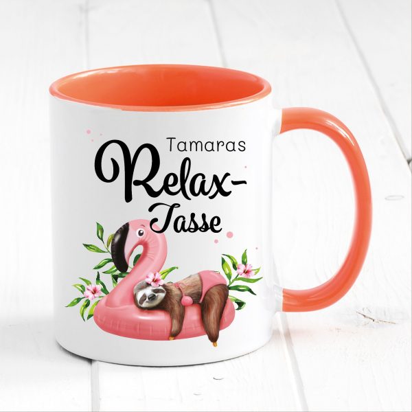 Auf dem Bild ist das Produkt: Relax Tasse bunt personalisiert Faultier auf Flamingo Geschenk Becher zum Preis von €18.9 abgebildet.