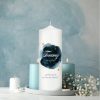 Auf dem Bild ist das Produkt: Trauerkerze Sternenhimmel, personalisiert mit Namen und Datum, Trauerspruch zum Preis von €5.9 abgebildet.