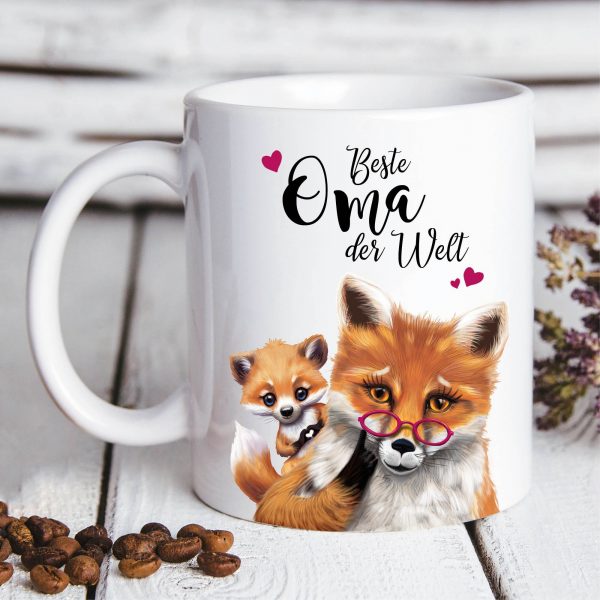 Auf dem Bild ist das Produkt: Bedruckte Tasse Fuchs mit Fuchskind Beste Oma der Welt Geschenk Geburtstag Großmutter zum Preis von €15.90 abgebildet.