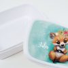 Auf dem Bild ist das Produkt: Brotdose Fuchs mit Herz personalisiert mit dem Wunschnamen, kratz- und bruchsicher, Geschenk Geburtstag, Einschulung zum Preis von €19.9 abgebildet.