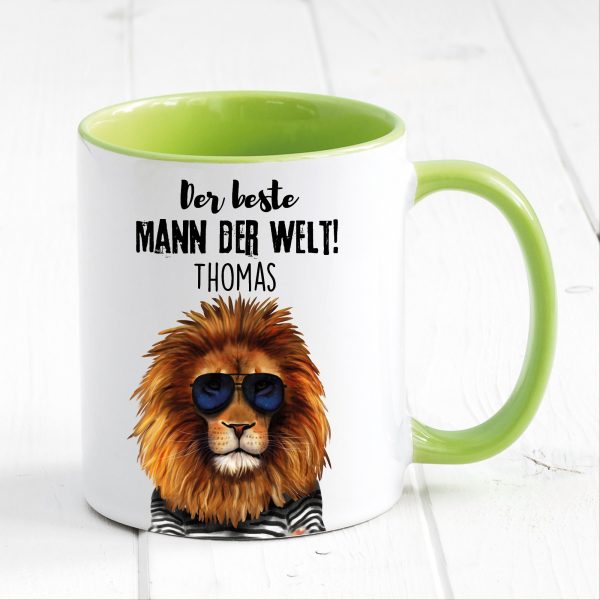 Auf dem Bild ist das Produkt: Tasse bedruckt Löwe Der beste Mann der Welt personalisiertes Geschenk Geburtstag Kaffeetasse Kaffeebecher zum Preis von €17.90 abgebildet.